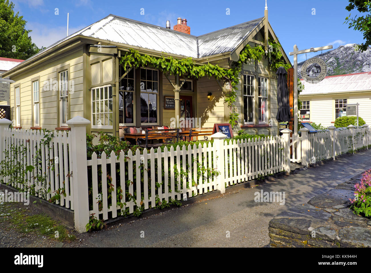 The Postmasters Residence restaurant on Buckingham Street in Arrowtown Stock Photo