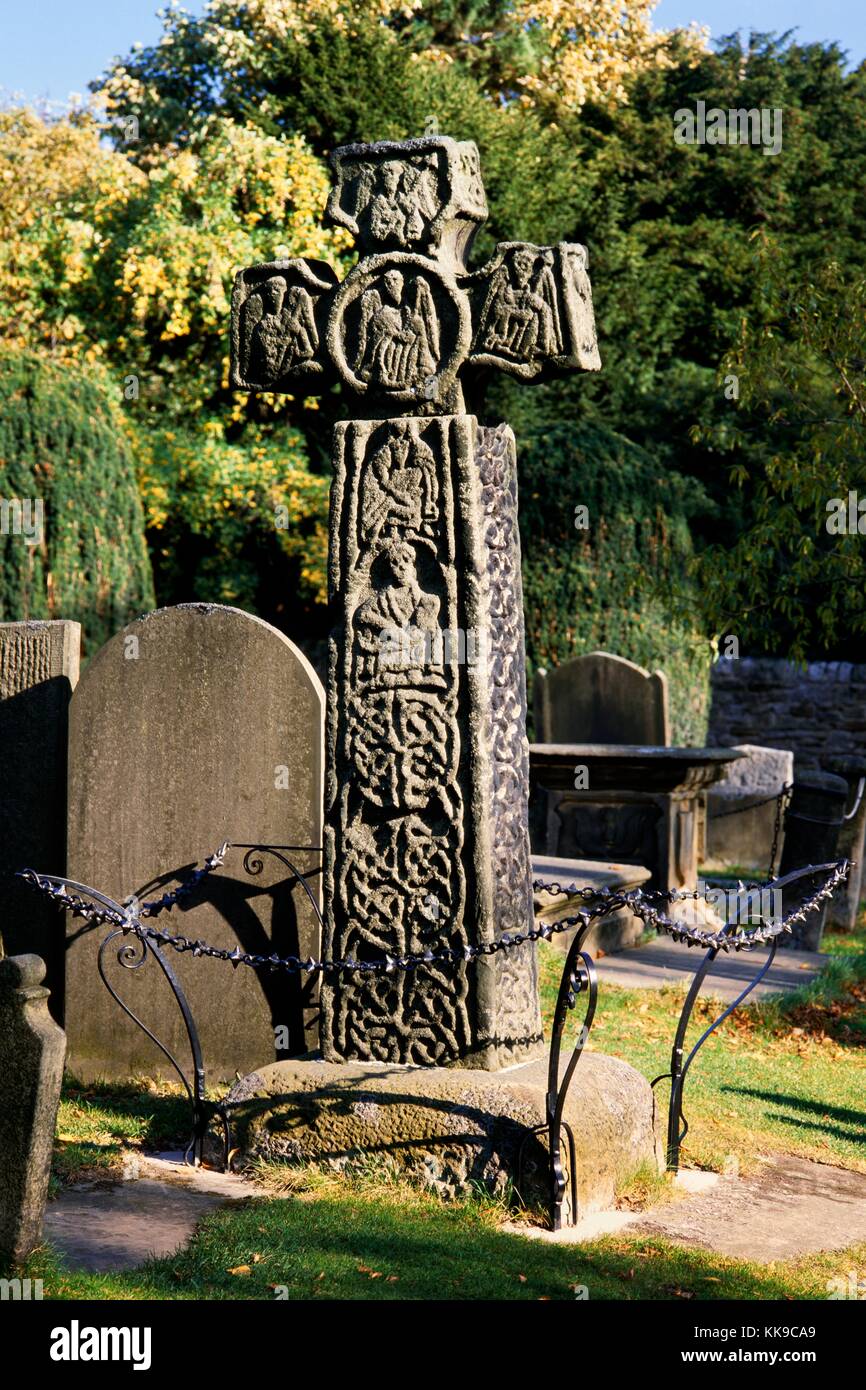 Celtic Christian cross in Eyam churchyard in plague village of Eyam, Derbyshire, Peak District National Park, England. Stock Photo