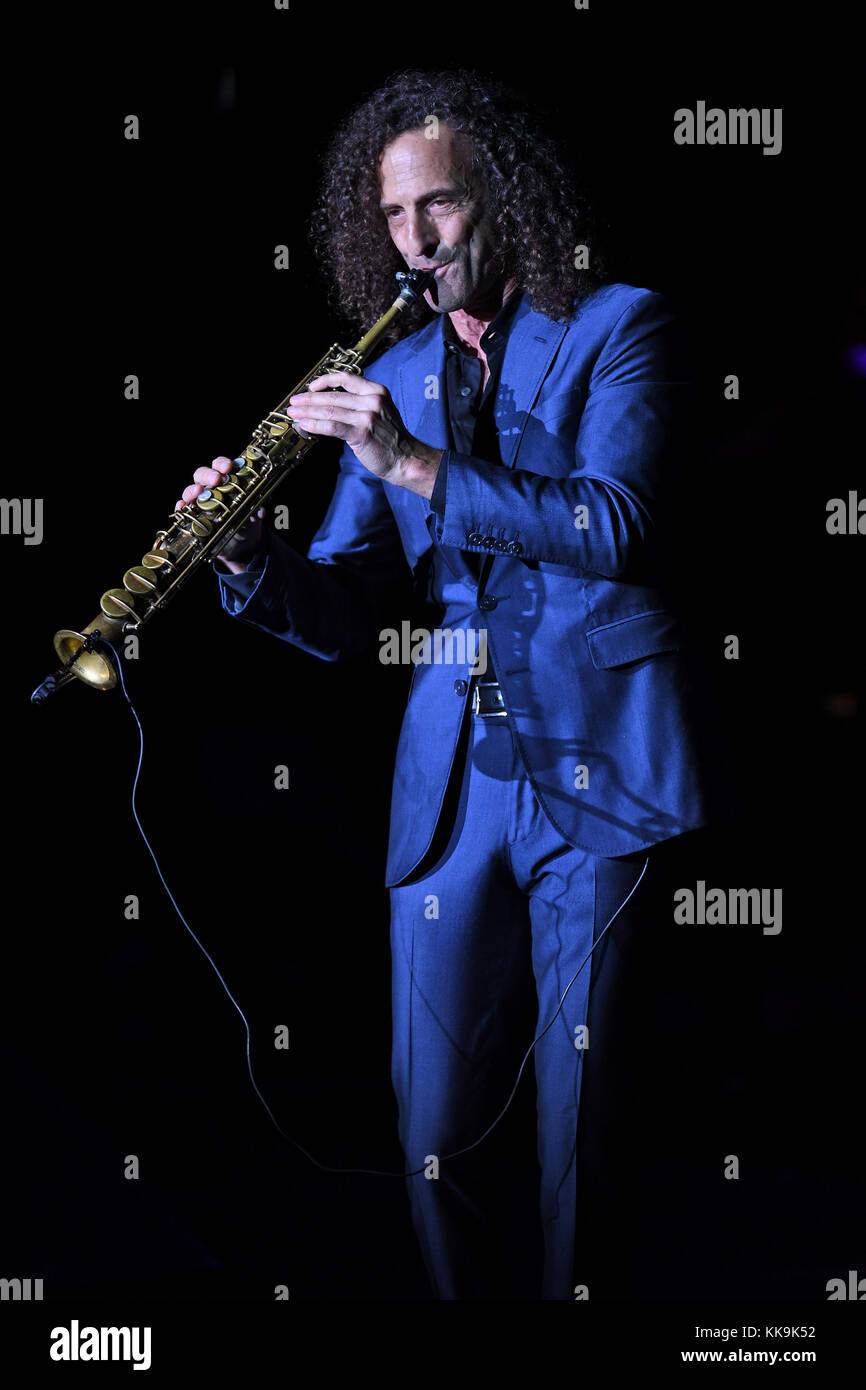 Kenny g saxophone stage hi-res stock photography and images - Alamy