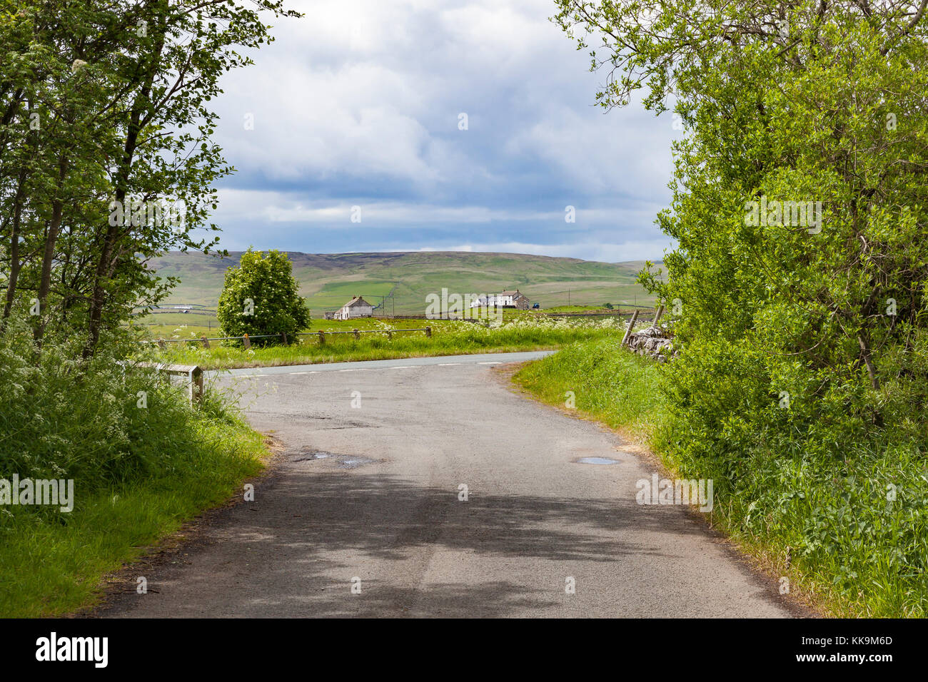 Houses and farm buildings with dry stone walls in the Forest of