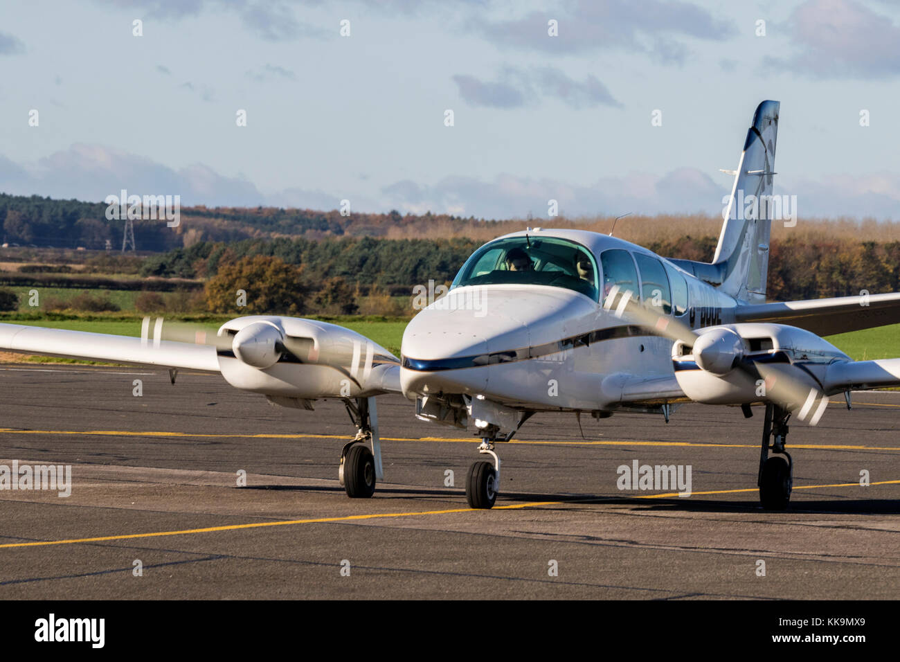 Six seat light aircraft hi-res stock photography and images - Alamy