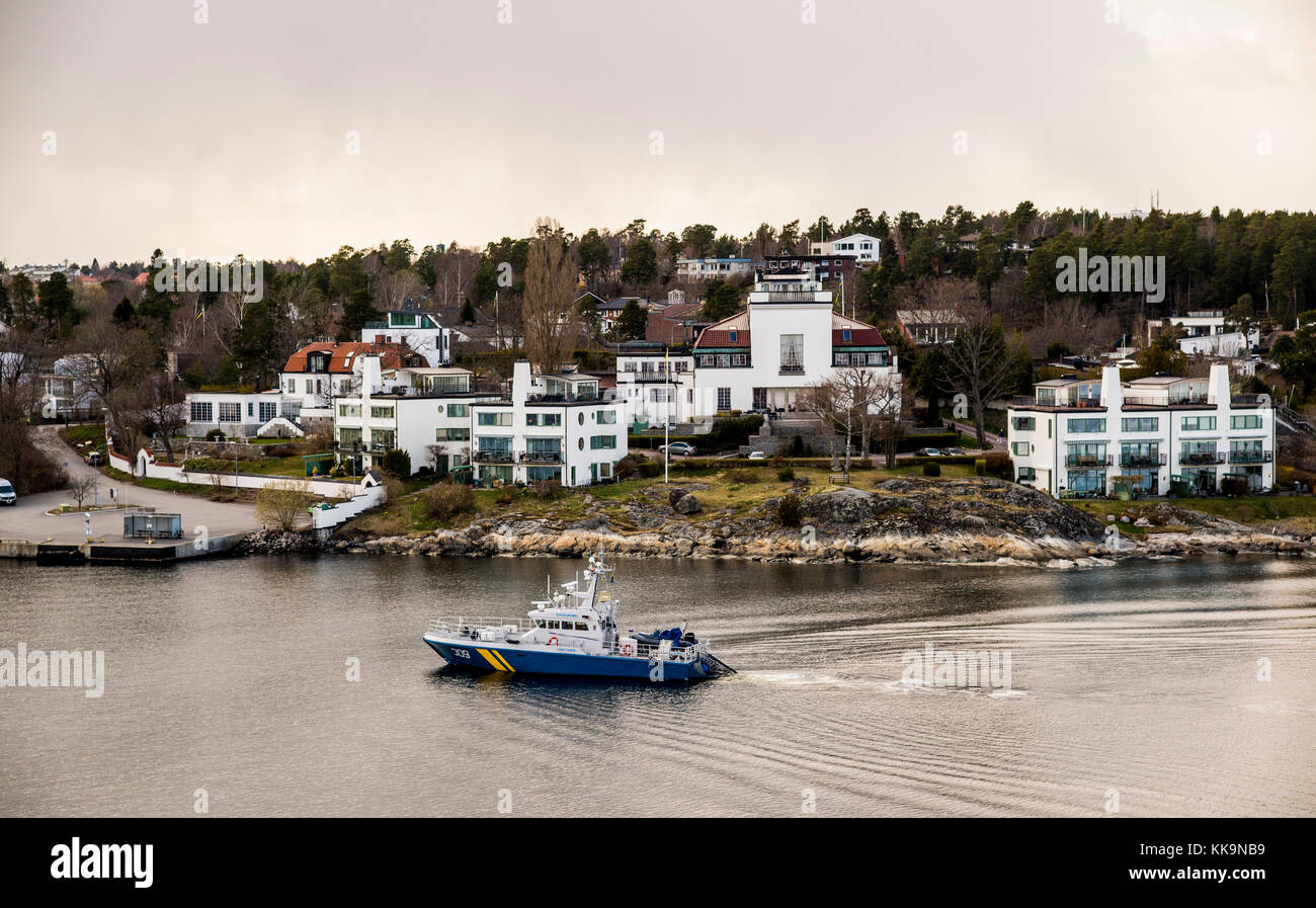 Coast guard vessel passing Klippudden on Lidingö island east of Stockholm at the beginning of the archipelago Stock Photo