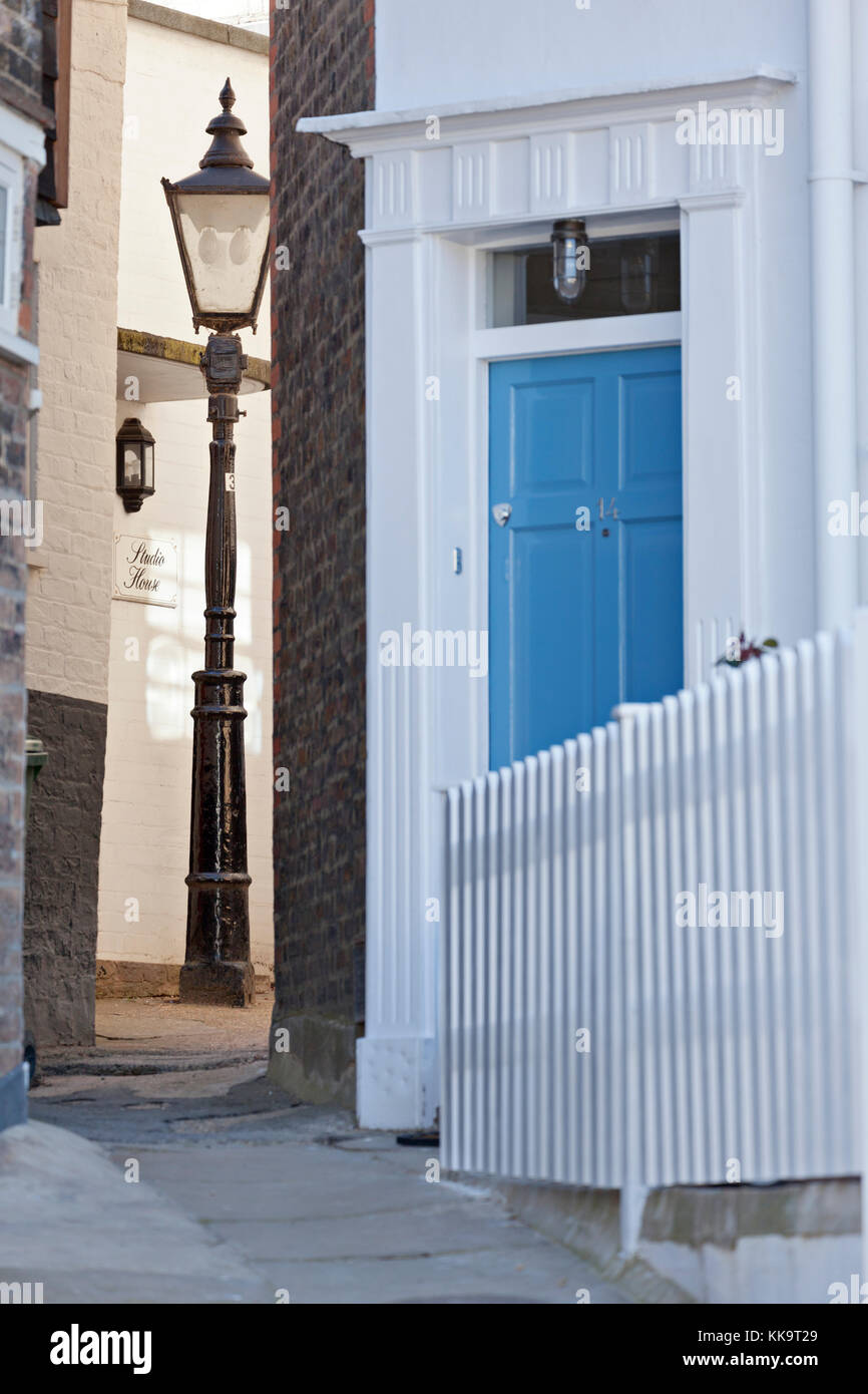 Narrow alleyway in Hampstead London Stock Photo