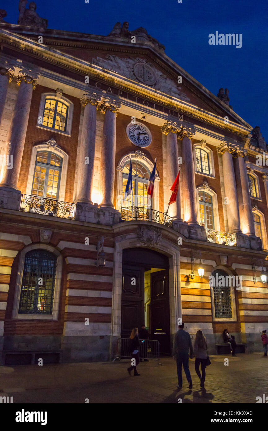 Toulouse place du capitole night hi-res stock photography and images - Alamy