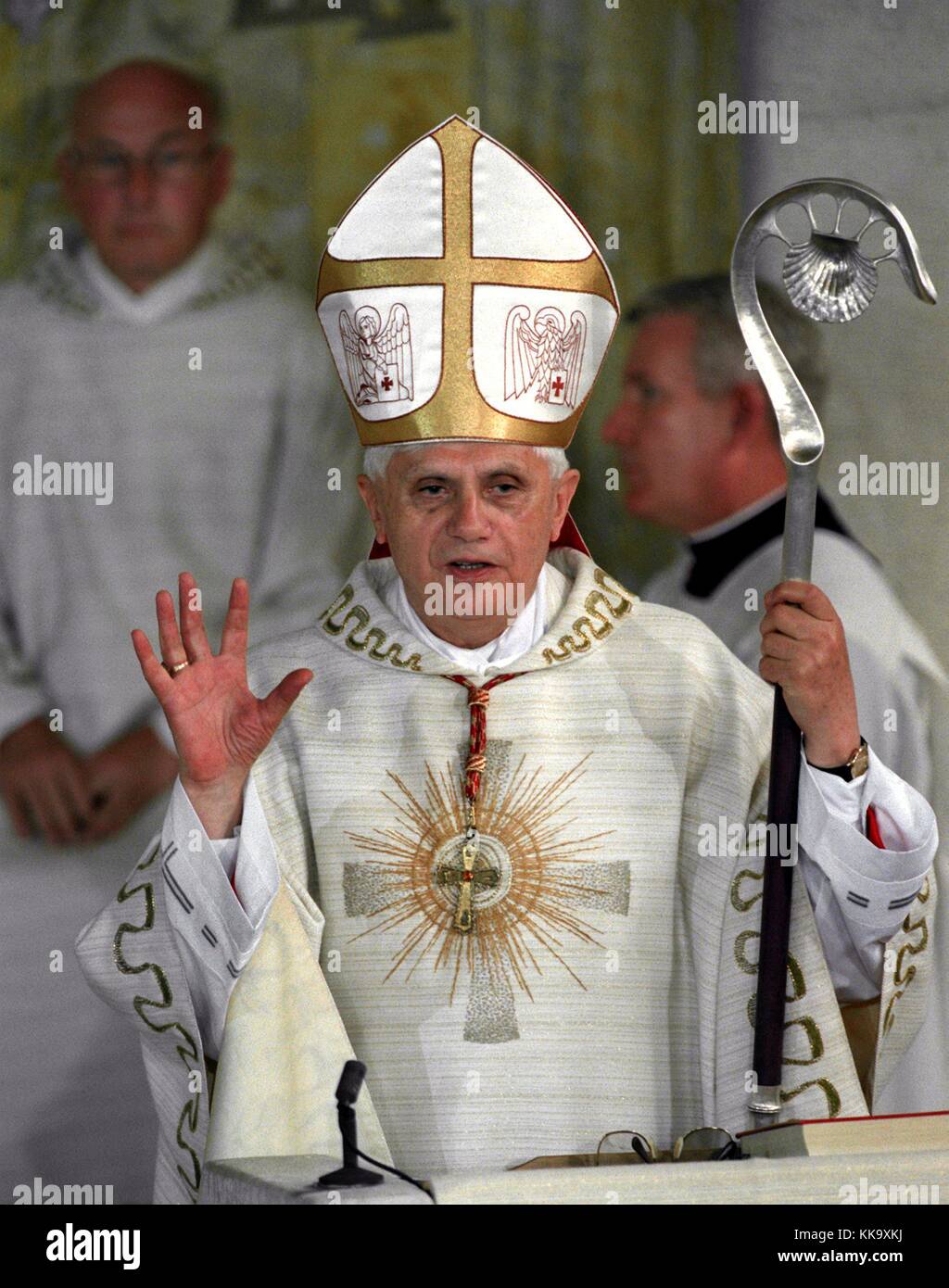 Cardinal Joseph Ratzinger celebrating the Mass in the local church in St. Oswald, pictured on 13th July 1997, Marktl am Inn, Upper Bavaria. He was born there on 16th April 1927 and was appointed of late to honorary citizen. | usage worldwide Stock Photo