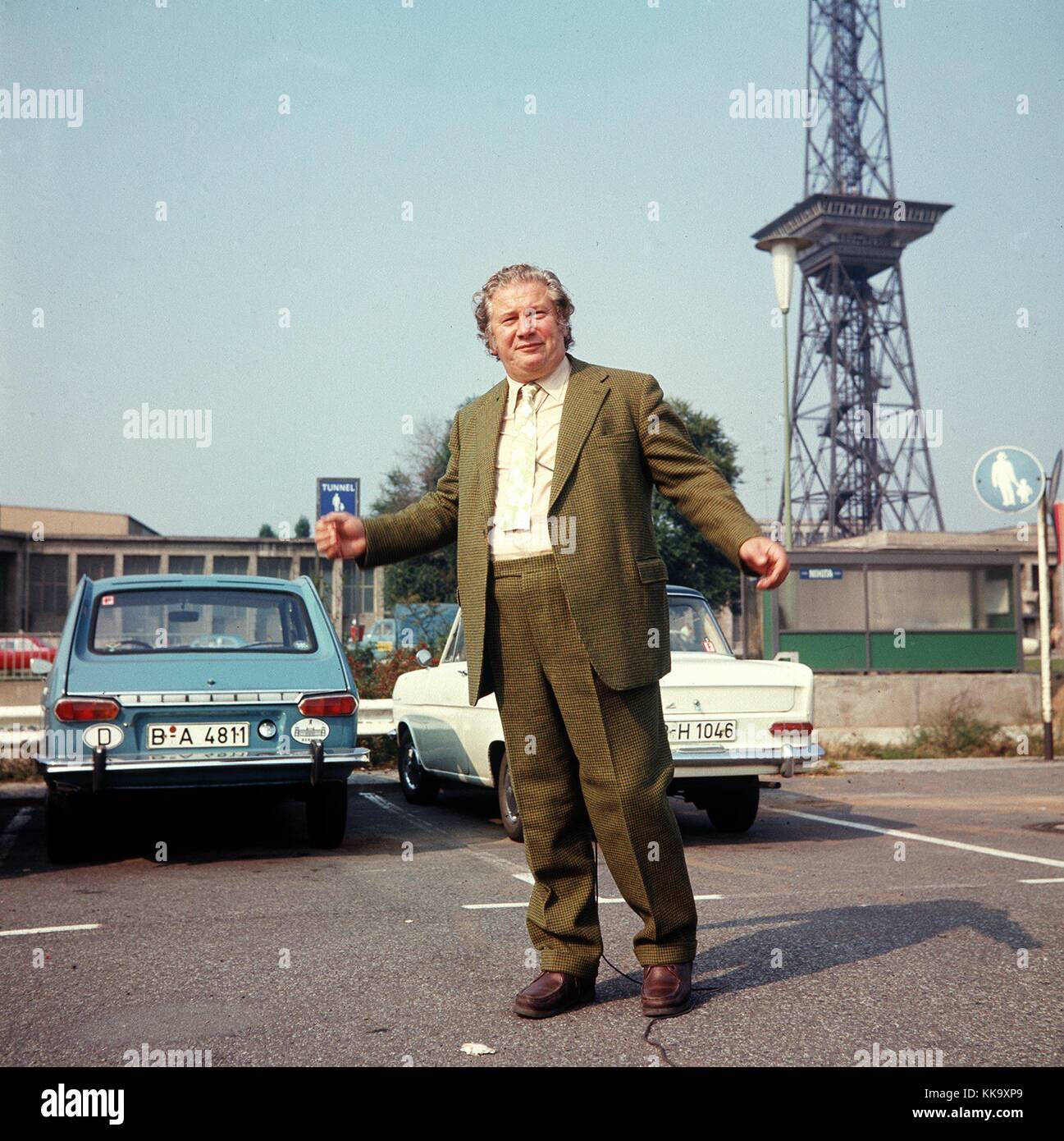 Peter Ustinov visits Berlin on the occasion of the UNICEF TV show in September 1972. The actor died at the age of 82 in a hospital near Genva on the 28th of March 2004. | usage worldwide Stock Photo