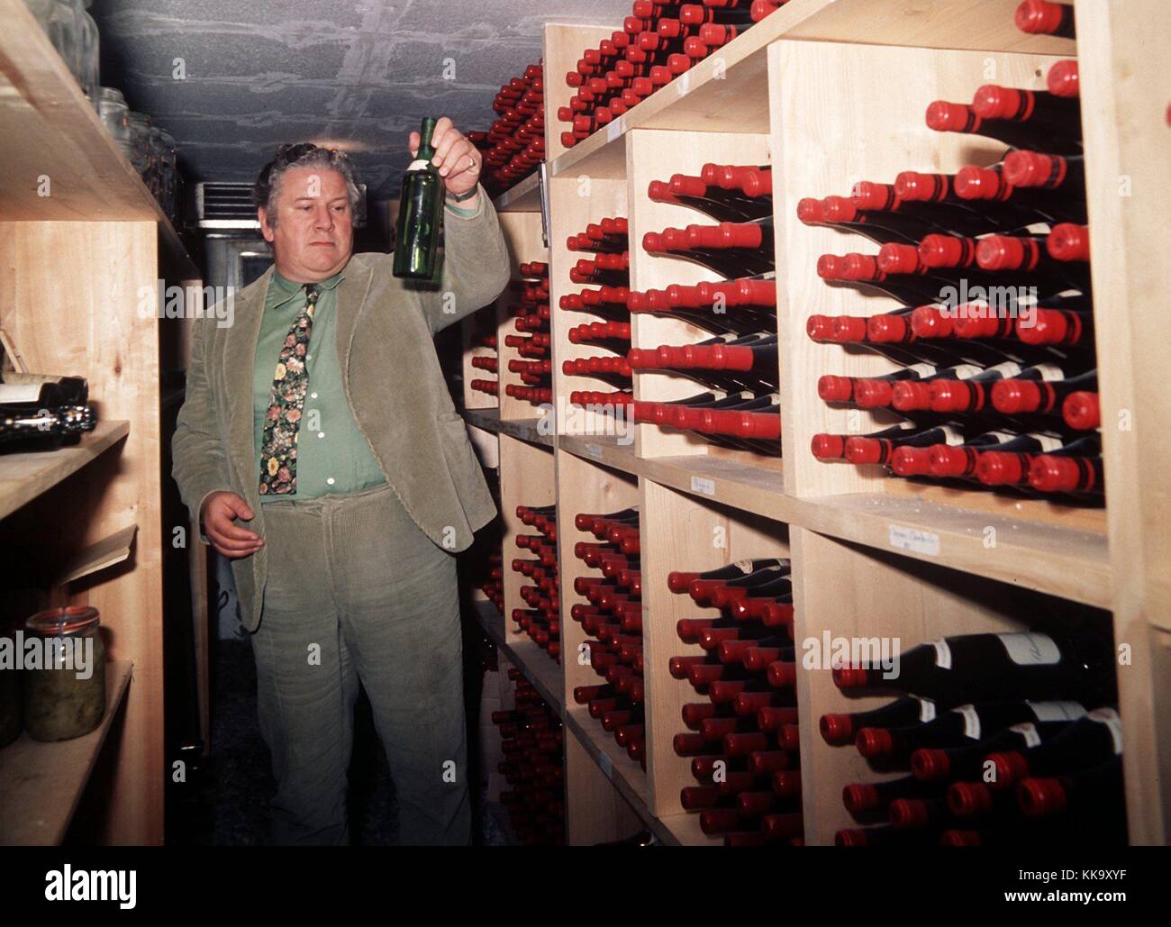 Peter Ustinov in the wine cellar of his villa in Boursins at  the Lake of Geneva, pictured in February 1974. The British actor died at age 82 in a Geneva hospital in the night of 29th March. | usage worldwide Stock Photo