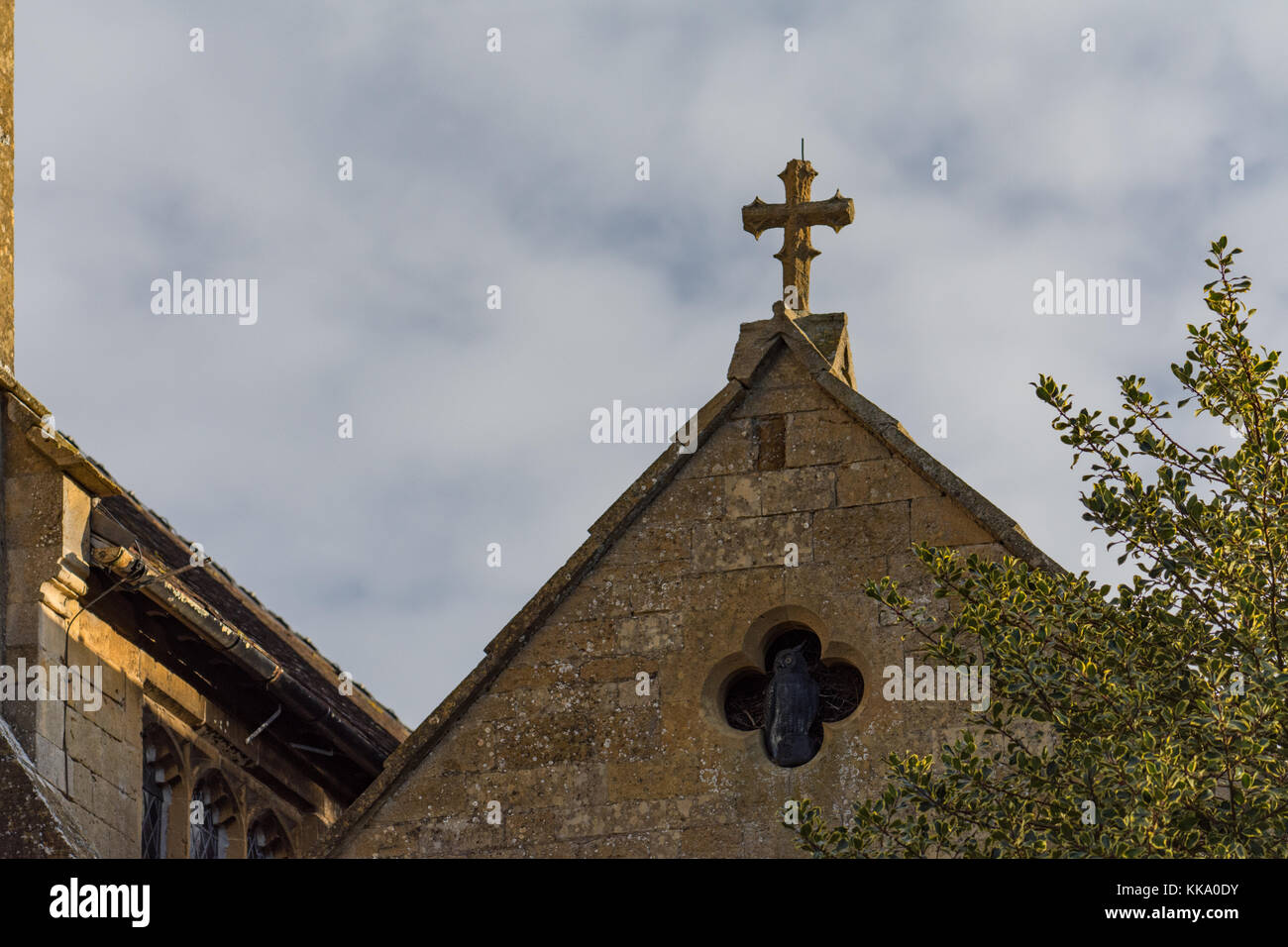 Stone cross on St Lawrences Church, Mickleton Stock Photo