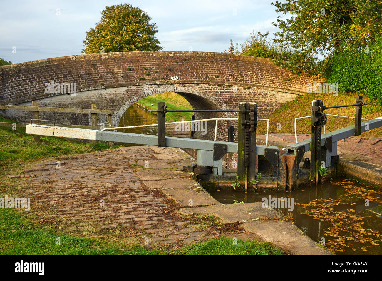 Lock number one and bridge number 75 at Audlem locks Stock Photo