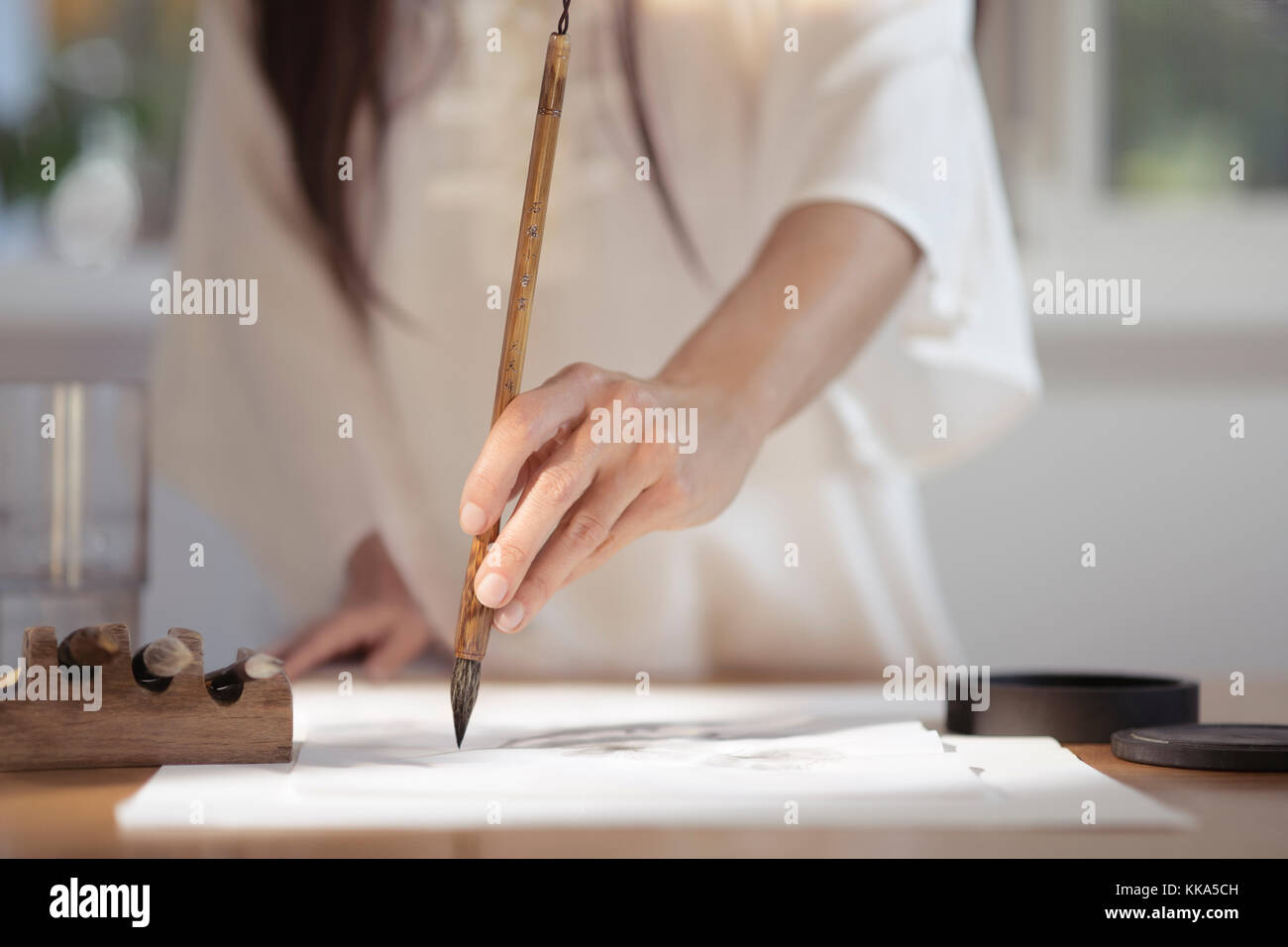 Artist hand holding brush hi-res stock photography and images - Alamy
