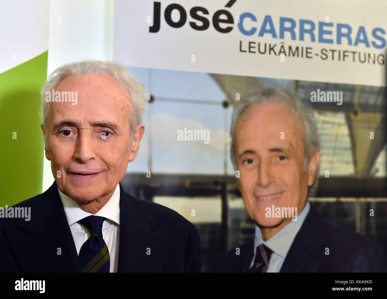 Jena, Germany. 29th Nov, 2017. The Spanish Opera singer José Carreras standing in the University Hospital and answering questions of journalists in Jena, Germany, 29 November 2017. He is handing over a treatment facility for cancer patients to the hospital. Carrera's leukaemia foundation supports the construction of a new ward for stem cell transplantations with one million euros. A stem cell transplantation is primarily used for the treatment of blood cancer. Credit: Martin Schutt/dpa-Zentralbild/dpa/Alamy Live News Stock Photo