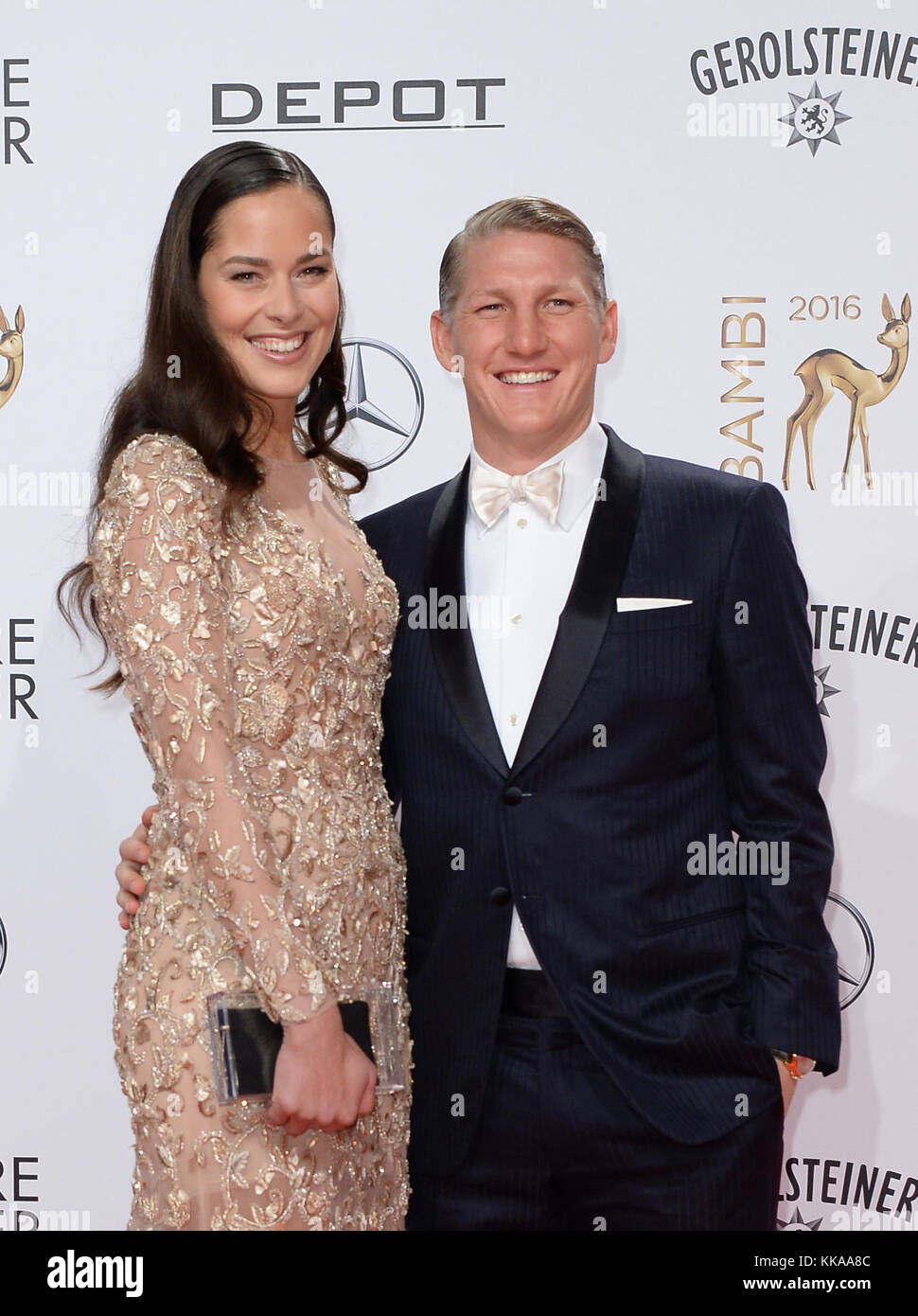 Berlin, Germany. 17th Nov, 2016. Bastian Schweinsteiger and his wife Ana  Ivanovic arrive to the 68th Bambi Award media awards ceremony in Berlin,  Germany, 17 November 2016. Credit: BRITTA PEDERSEN/dpa | usage