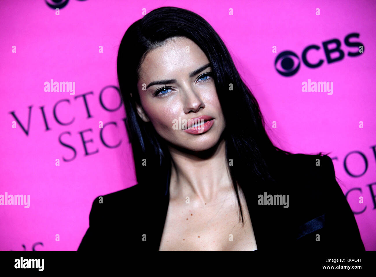 New York, USA. 28th Nov, 2017. Adriana Lima attends the 2017 Victoria's Secret Fashion Show viewing party pink carpet at Spring Studios on November 28, 2017 in New York City. Credit: Geisler-Fotopress/Alamy Live News Stock Photo