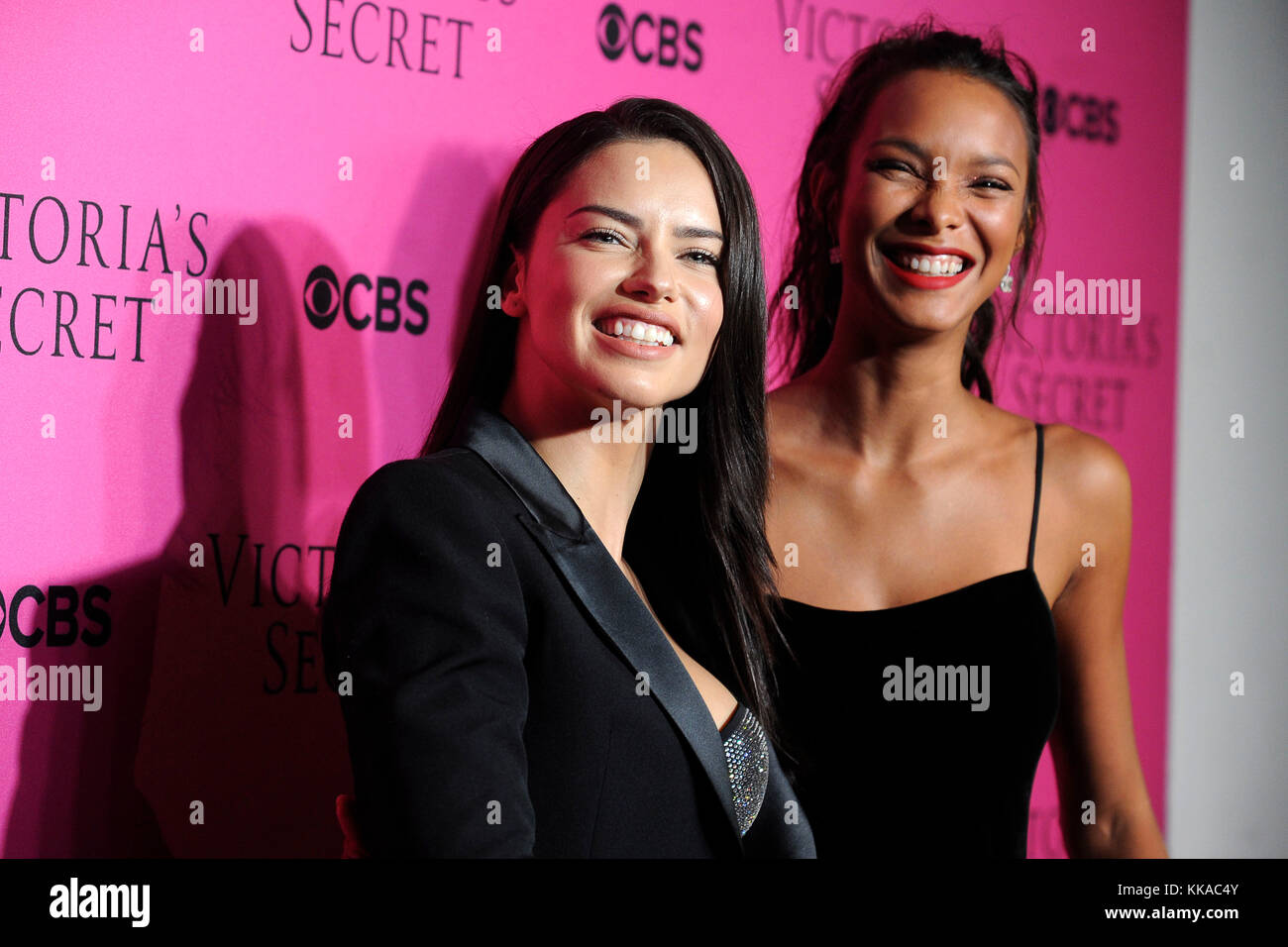 New York, USA. 28th Nov, 2017. Adriana Lima and Lais Ribeiro attend the 2017 Victoria's Secret Fashion Show viewing party pink carpet at Spring Studios on November 28, 2017 in New York City. Credit: Geisler-Fotopress/Alamy Live News Stock Photo