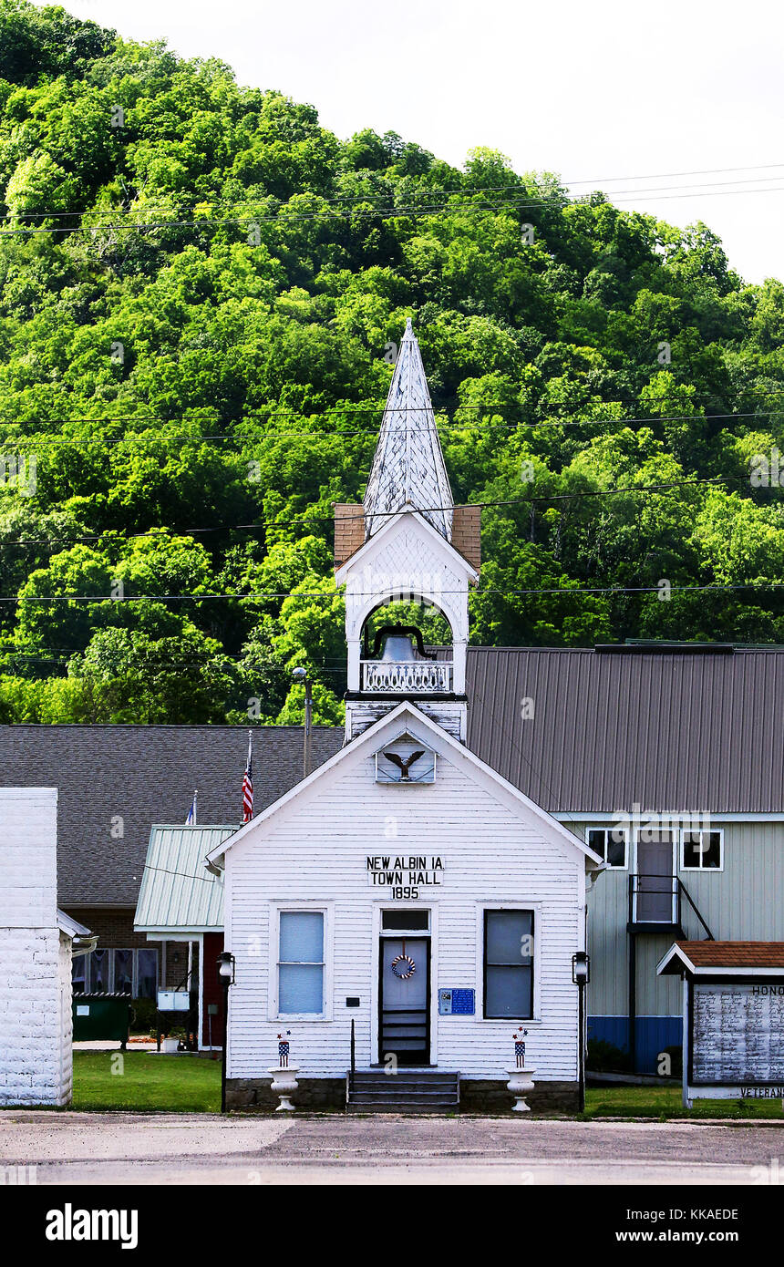 Iowa, USA. 20th June, 2017. The New Albin, IA Town Hall was built in 1895. On July 4, 1872, 11 year old Alvin the son of Joseph Romberg, one of the proprietors of the town, was playing near a bonfire with pockets full of gunpowder. The gunpowder ignited exploded, mortally wounding young Alvin. The town was named in his honor, but they had to use new Albin to avoid confusion with the Iowa towns of Albia and Avalon. Credit: Quad-City Times/ZUMA Wire/Alamy Live News Stock Photo