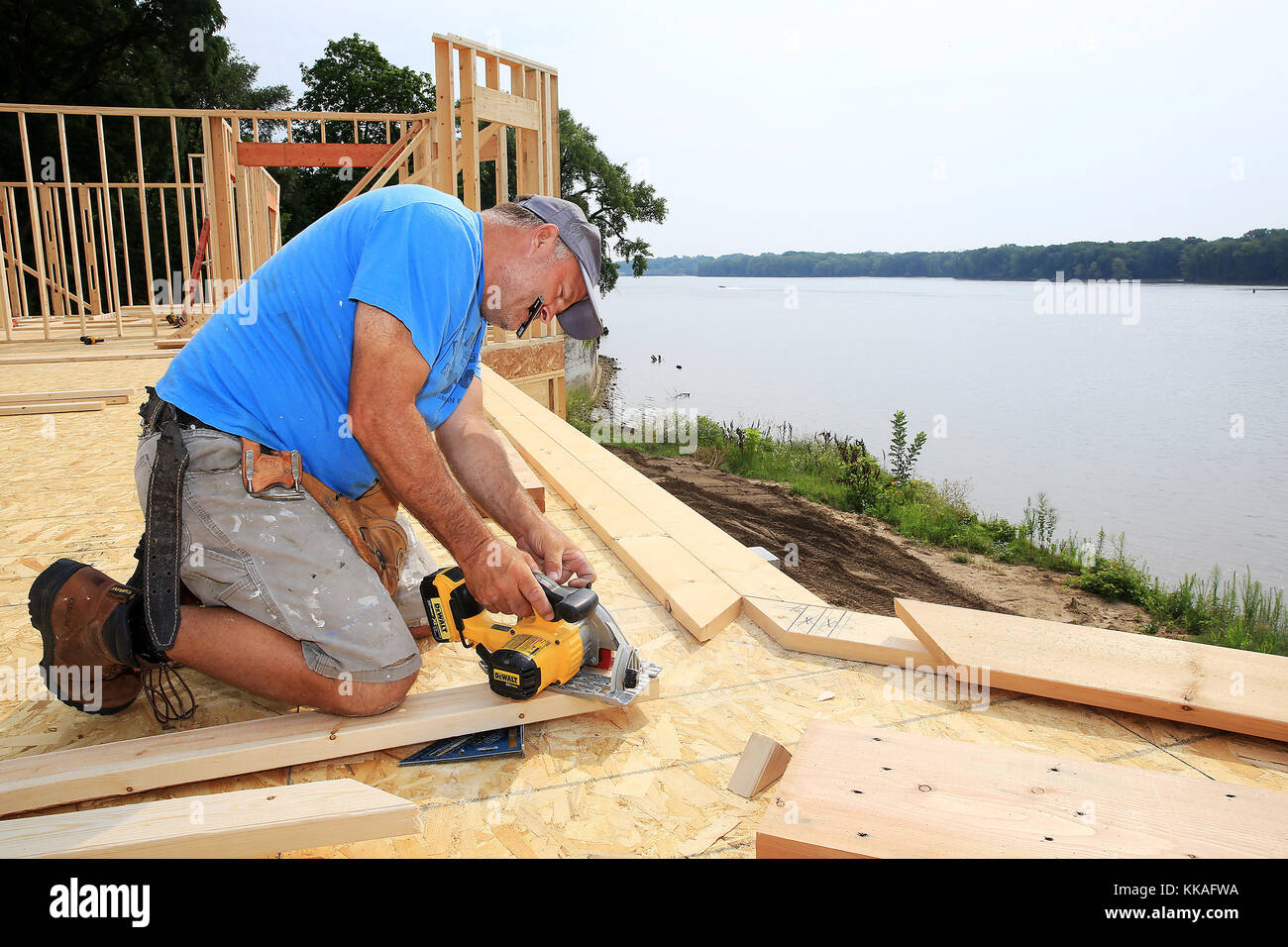 Camanche, Iowa, USA. 3rd Aug, 2017. Ron Genco with Kelley Construction