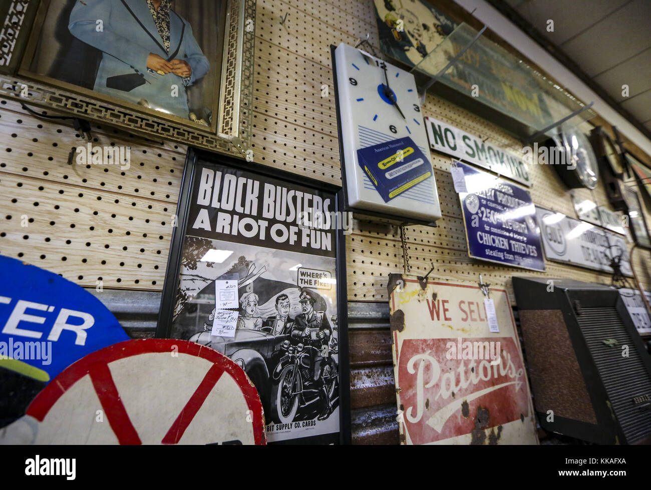 Savanna, Iowa, USA. 15th July, 2017. A wall of paintings, posters and signs are seen for sale at Frank Fritz Finds in Savanna, Illinois, on Saturday, July 15, 2017. The American Pickers co-star operates an antique shop in Savanna in partnership with long-time friend Jerry Gendreau of Savanna. Credit: Andy Abeyta, Quad-City Times/Quad-City Times/ZUMA Wire/Alamy Live News Stock Photo