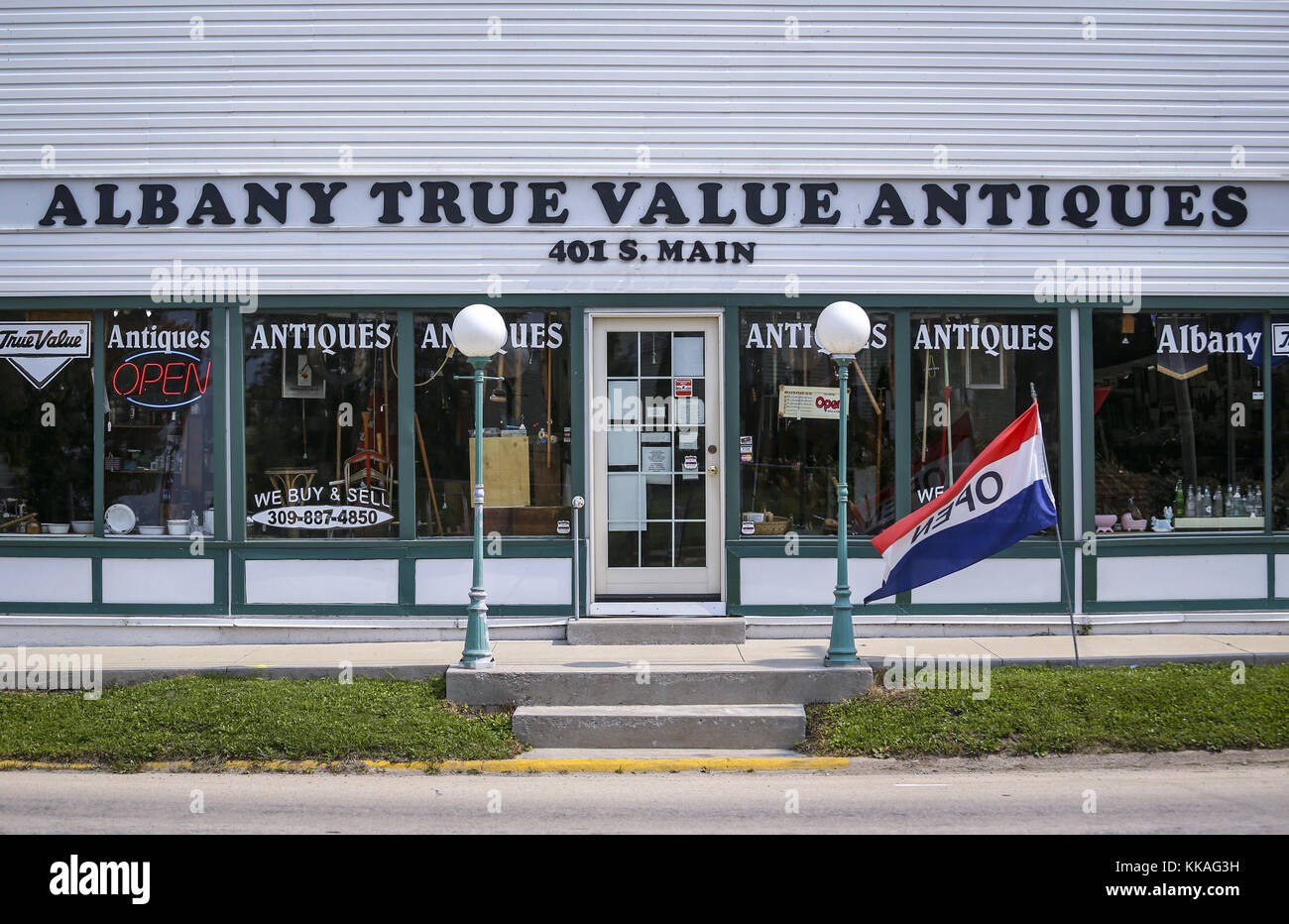 Albany, Iowa, USA. 2nd Aug, 2017. Albany True Value Antiques is seen on Main Street in Albany, Illinois, on Wednesday, August 2, 2017. Credit: Andy Abeyta, Quad-City Times/Quad-City Times/ZUMA Wire/Alamy Live News Stock Photo