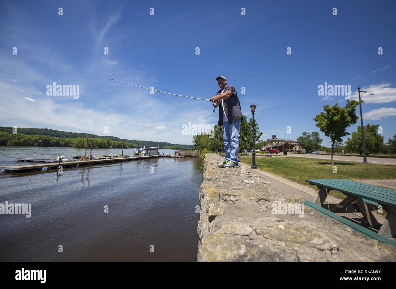 Prairie Du Chien, Iowa, USA. 7th June, 2017. Duane Mullins of Prairie du Chien fishes on the
