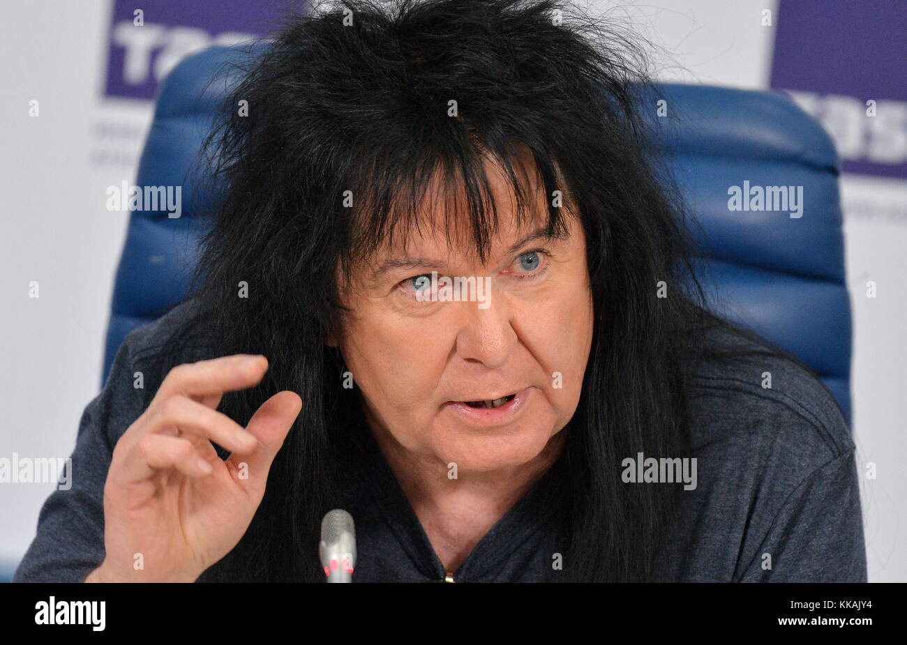 Блеки. Блэки лолесс без грима. Блэки лоулесс с гитарой. S. Wasp блэки лоулесс.