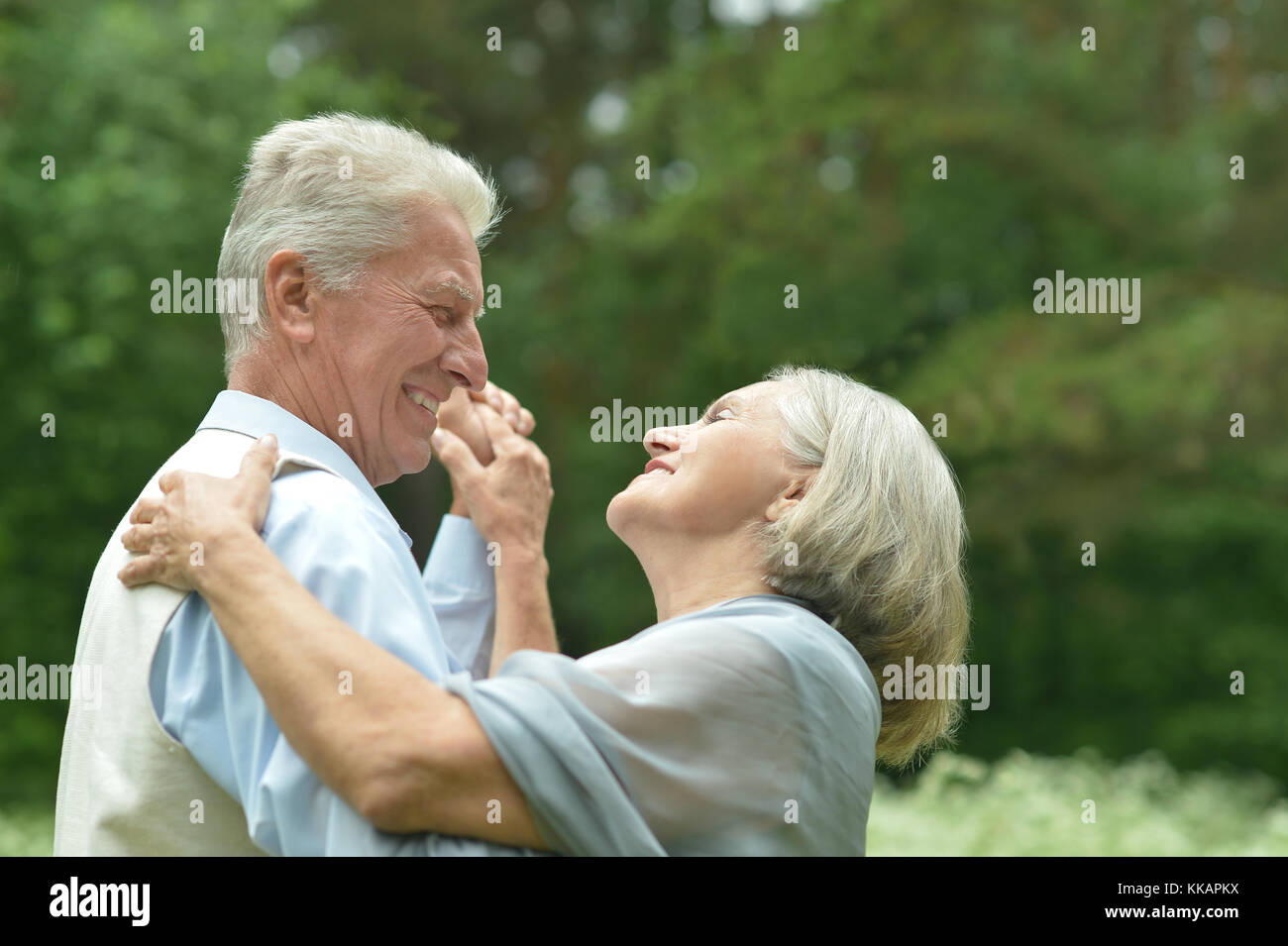 couple dancing in the park Stock Photo - Alamy