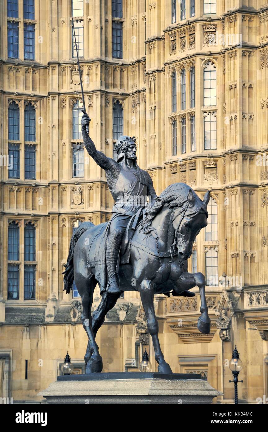 10 (lesser known) statues of English monarchs in London…2. King