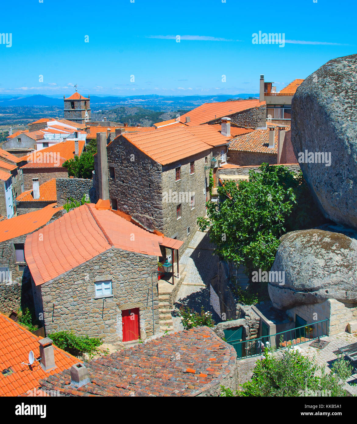overlooking-of-monsanto-village-portugal-this-village-is-famous-for