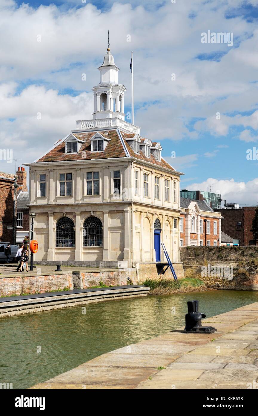 The Customs House in the old Hanseatic League trading port of Kings Lynn, Norfolk, England. Built 1683 by architect Henry Bell Stock Photo