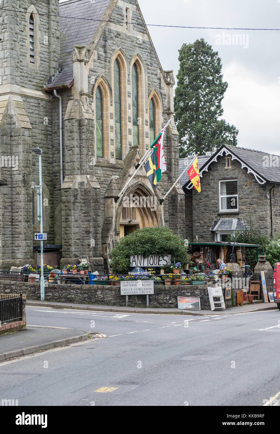 Former Baptist church in Builth Wells now run as an antique business. Powys, Wales Stock Photo Former Baptist church in Builth Wells now run as an antique business. Powys, Wales Stock Photo