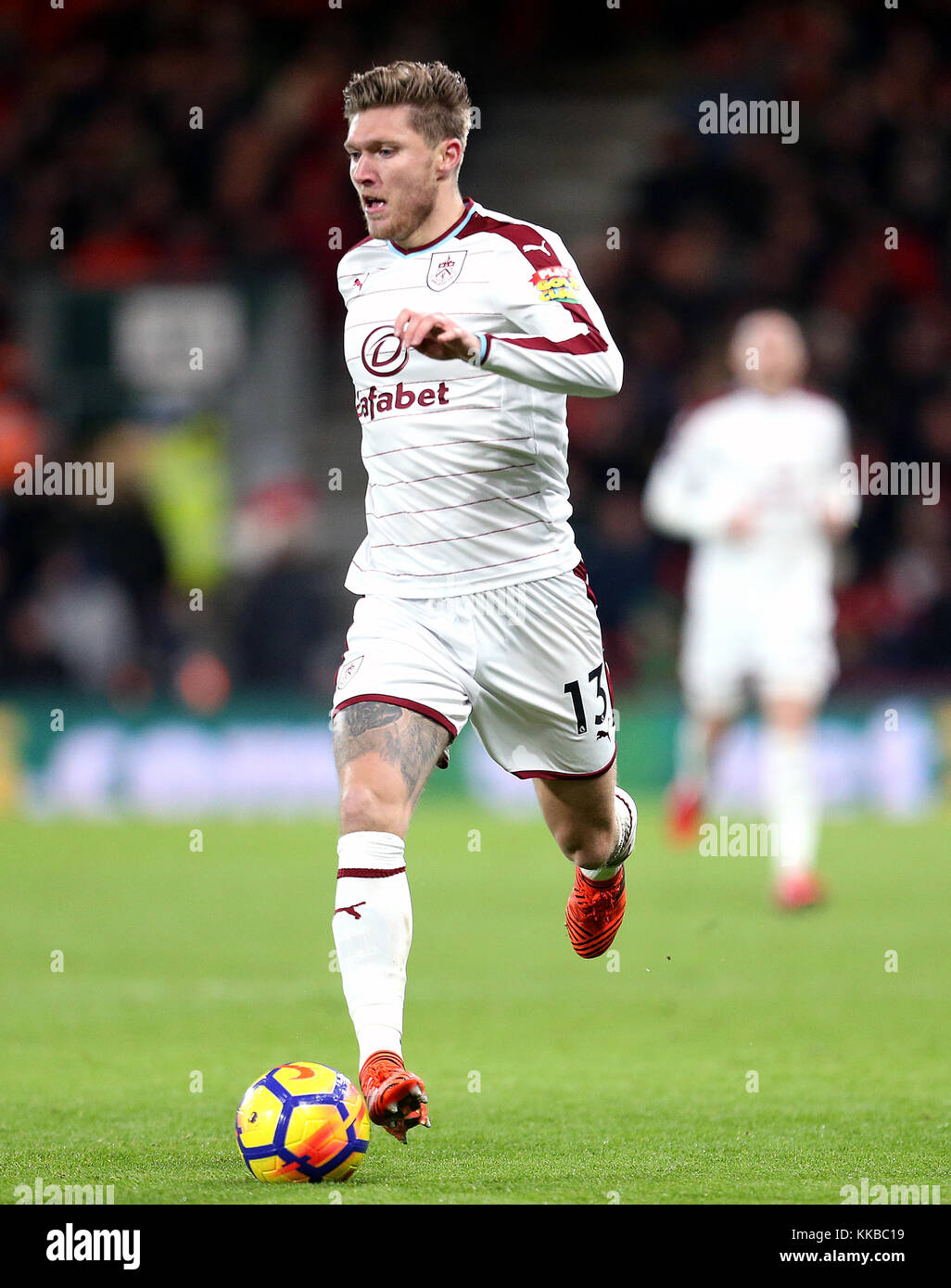 Burnley's Jeff Hendrick during the Premier League match at the Vitality Stadium, Bournemouth. PRESS ASSOCIATION Photo. Picture date: Wednesday November 29, 2017. See PA story SOCCER Bournemouth. Photo credit should read: Steven Paston/PA Wire. RESTRICTIONS: No use with unauthorised audio, video, data, fixture lists, club/league logos or 'live' services. Online in-match use limited to 75 images, no video emulation. No use in betting, games or single club/league/player publications. Stock Photo