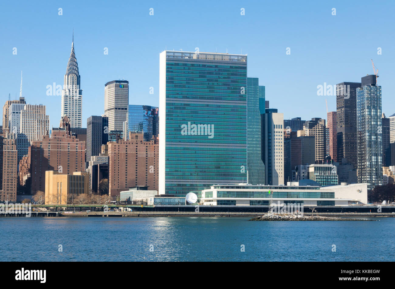 The United Nations Building and Manhattan skyline seen from Long Island City in Queens, New York City Stock Photo