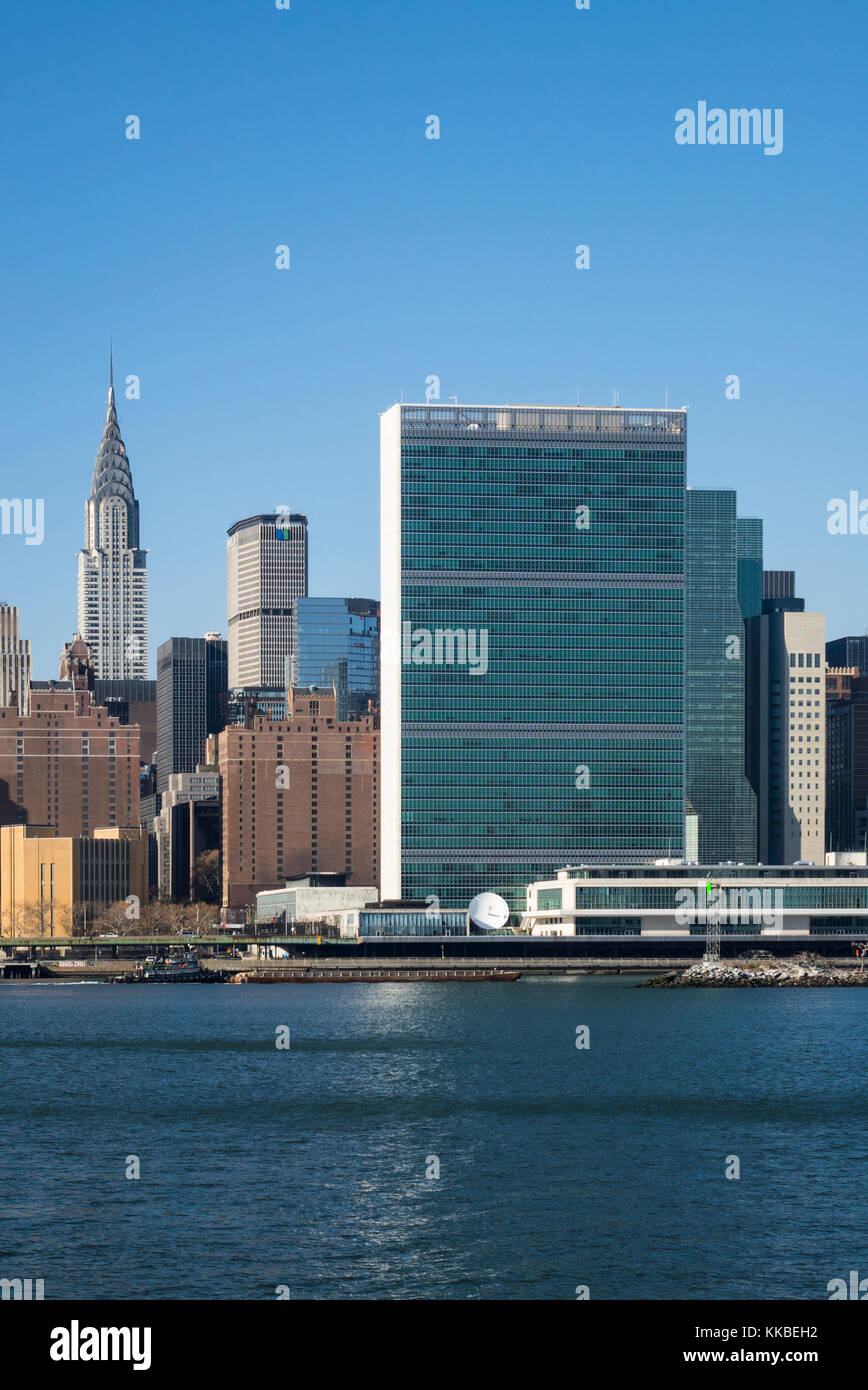 The United Nations Building and Manhattan skyline seen from Long Island City in Queens, New York City Stock Photo