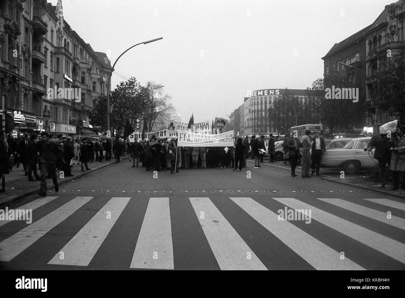 Philippe Gras / Le Pictorium -  Gathering in Berlin in 1968 -  1968  -  Germany / Berlin  -  The German demonstrations culminate on 17 and 18 February 1968. In Berlin, thousands of students from all over Europe oppose the war in Vietnam and the reform of universities. The movement is spreading to major German university cities. In 30 German cities, the student demonstrations turn to confrontation with the police. These are the Easter riots. The repression is brutal, and puts an end to massive demonstrations. The last one takes place in Bonn on May 11, 1968, and brings together a hundred thousa Stock Photo