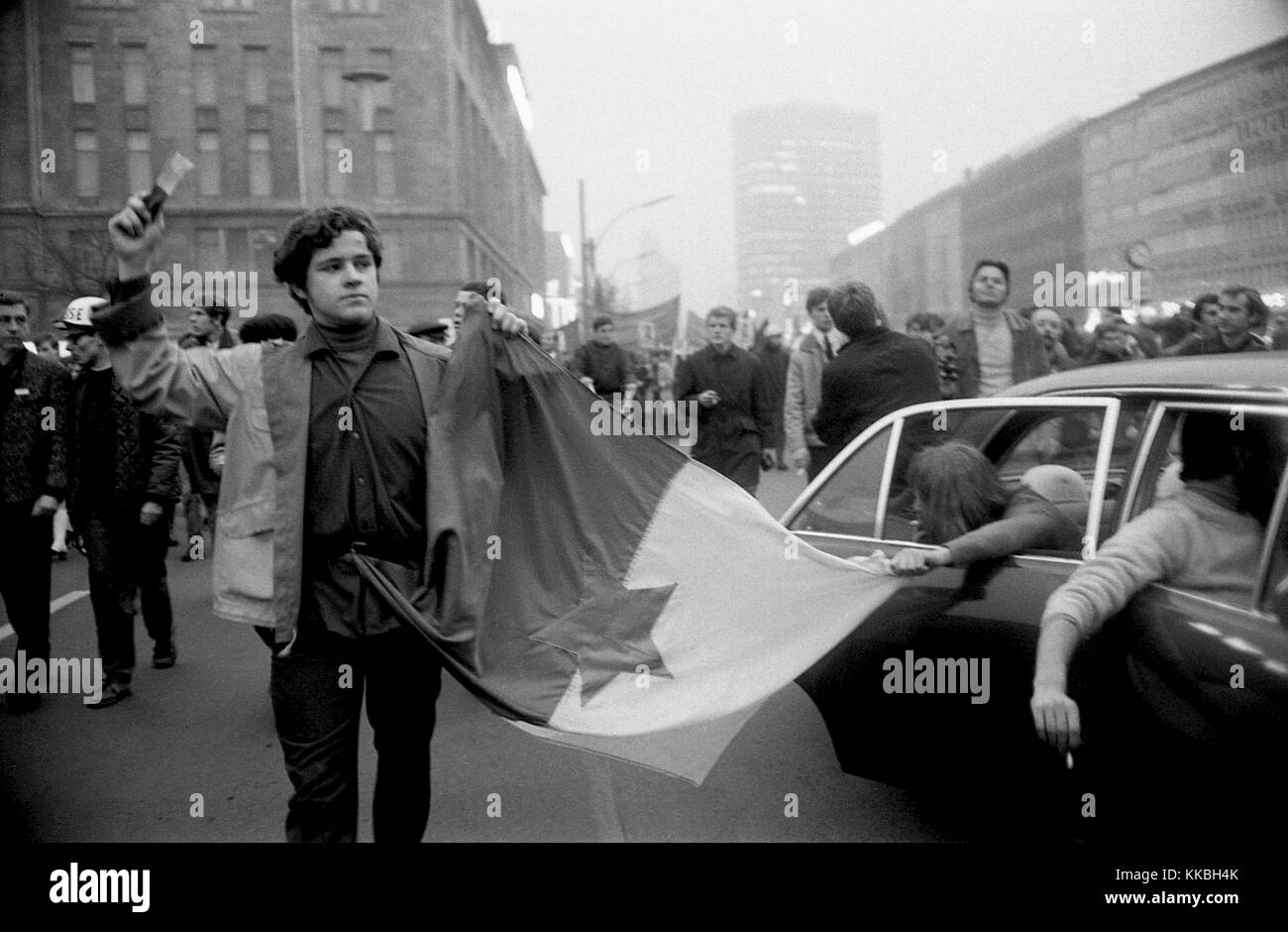 Philippe Gras / Le Pictorium -  Gathering in Berlin in 1968 -  1968  -  Germany / Berlin  -  The German demonstrations culminate on 17 and 18 February 1968. In Berlin, thousands of students from all over Europe oppose the war in Vietnam and the reform of universities. The movement is spreading to major German university cities. In 30 German cities, the student demonstrations turn to confrontation with the police. These are the Easter riots. The repression is brutal, and puts an end to massive demonstrations. The last one takes place in Bonn on May 11, 1968, and brings together a hundred thousa Stock Photo