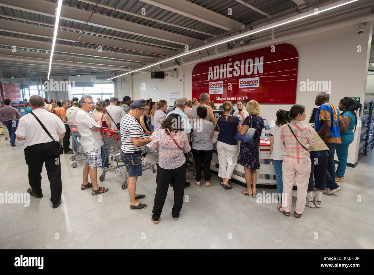 COSTCO WHOLESALE OPENING FRANCE Stock Photo