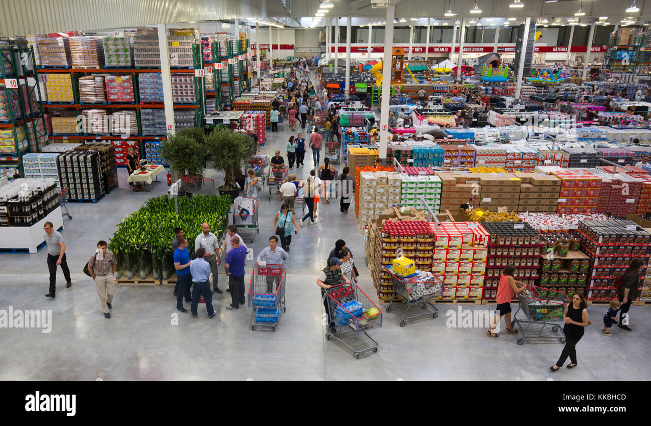 COSTCO WHOLESALE OPENING FRANCE Stock Photo