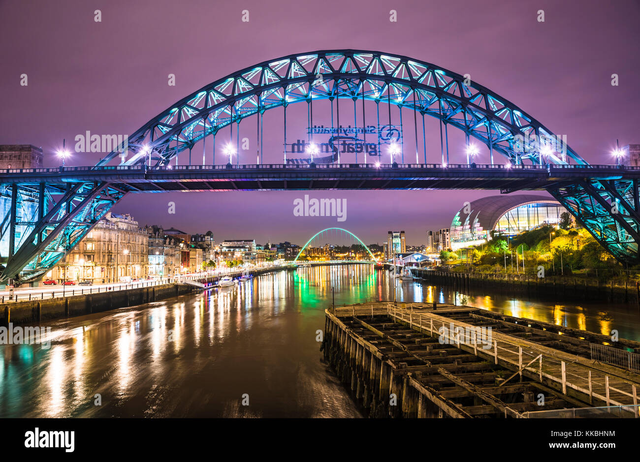 Night photo looking along the River Tyne towards Tyne Bridge and Gateshead Millennium Bridge, Newcastle upon Tyne, Tyne and Wear, England Stock Photo