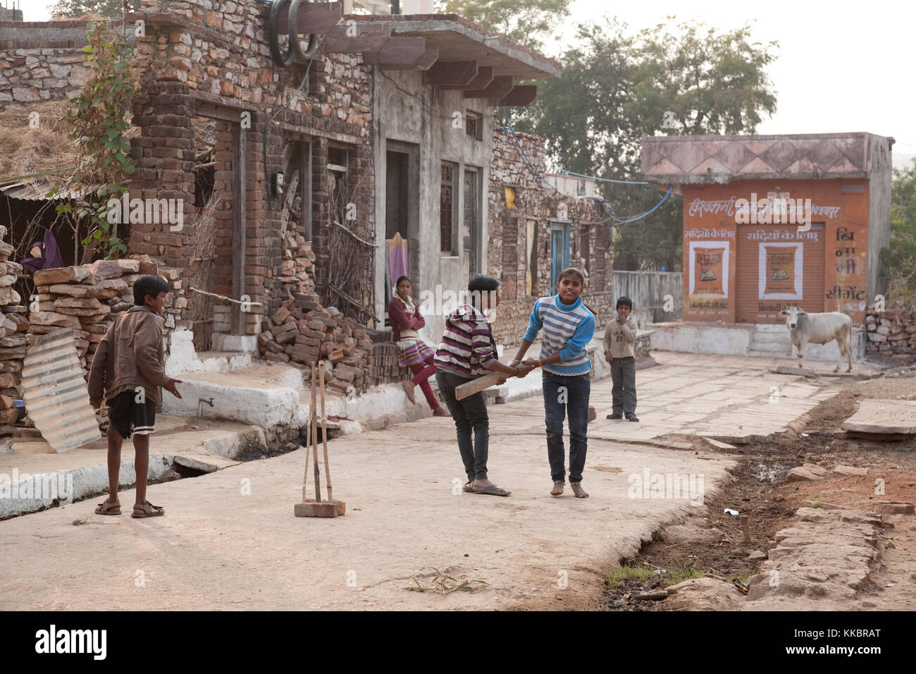 Children playing cricket in the street, Bijaipur, Rajastan, India Stock Photo