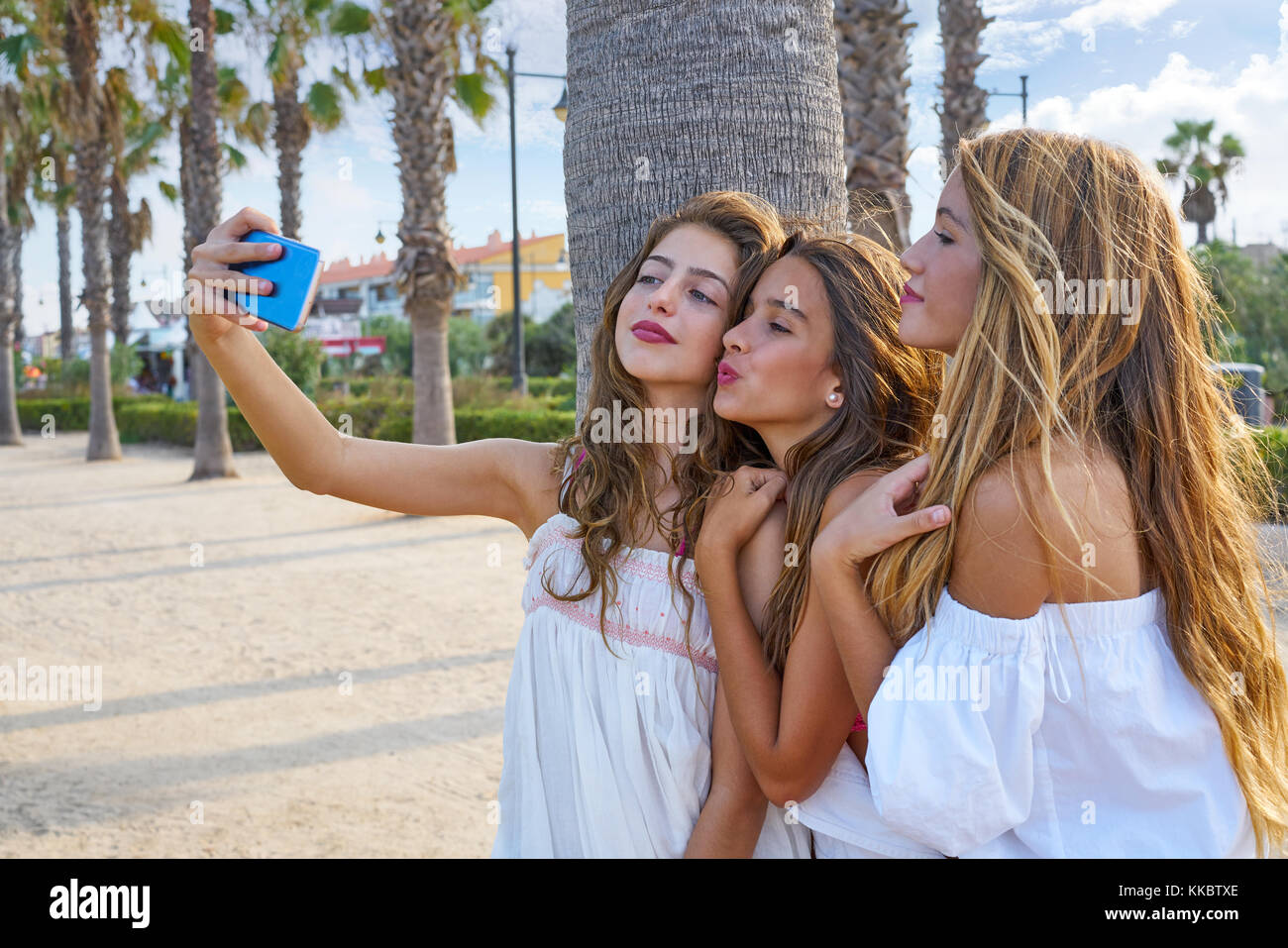 Group teen girls selfie hi-res stock photography and images - Alamy