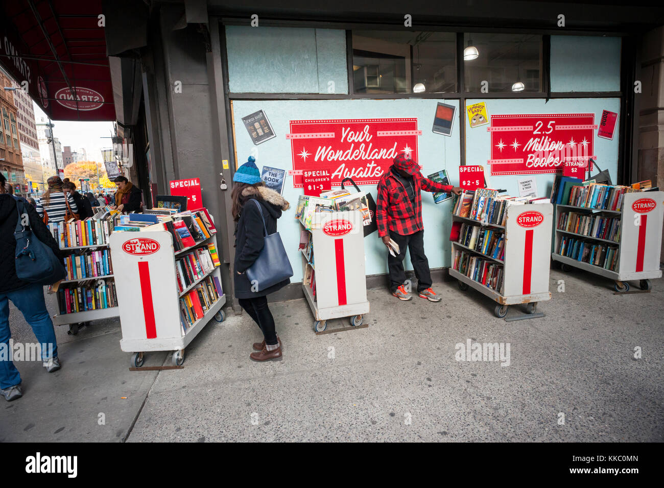 Shoppers browse the Strand bookstore in New York looking for bargains on Saturday, November 25, 2017 over the Black Friday weekend during the Christmas shopping season. (© Richard B. Levine) Stock Photo