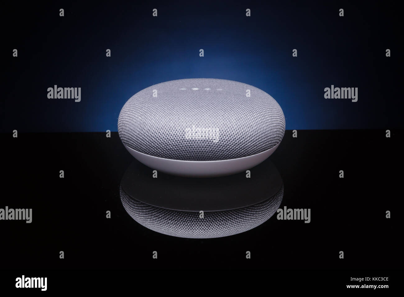 Google home mini hi-res stock photography and images - Alamy