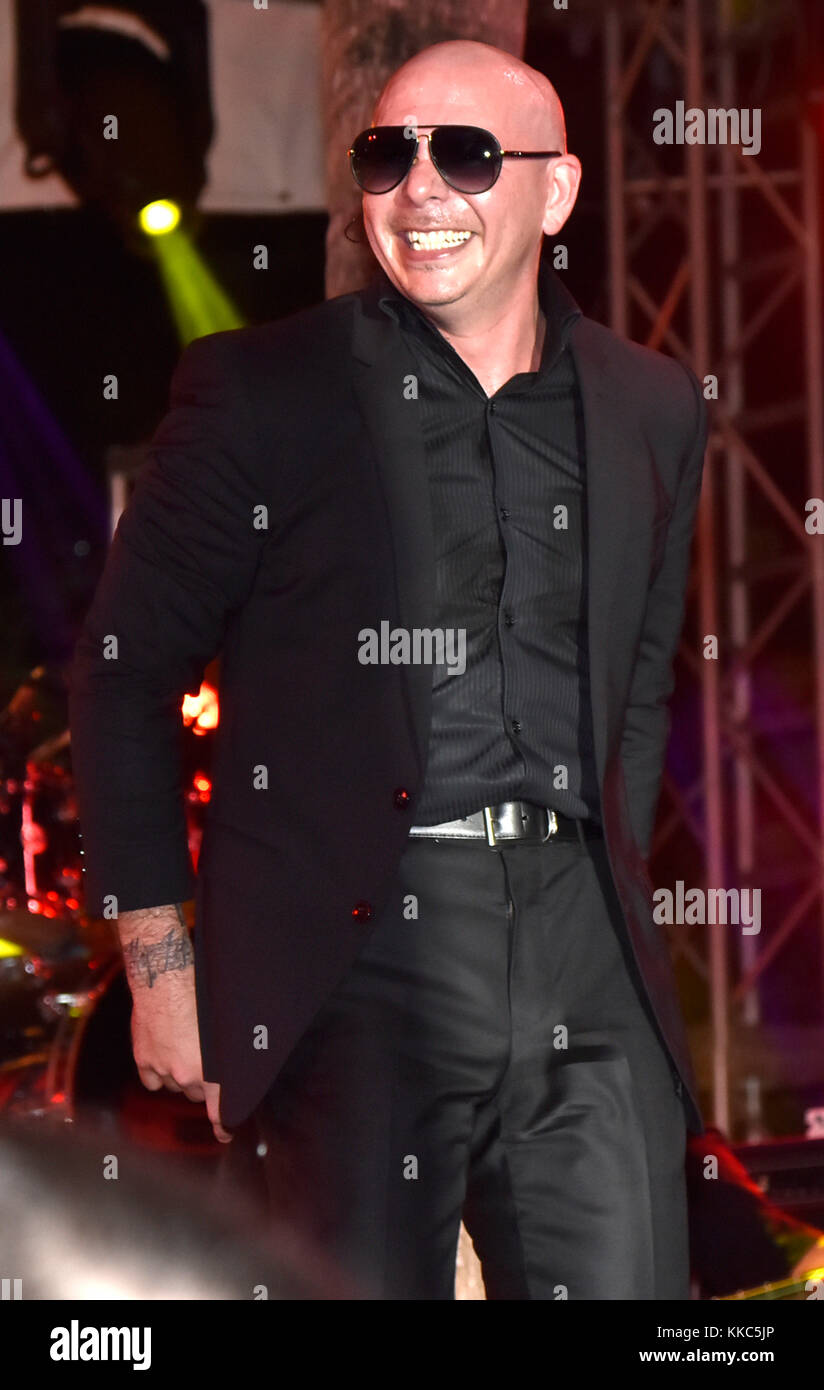 Bal Harbour Fl March 05 Pitbull At Destination Fashion 16 At Bal Harbour Shops On March 5 16 In Bal Harbour Florida People Pitbull Stock Photo Alamy