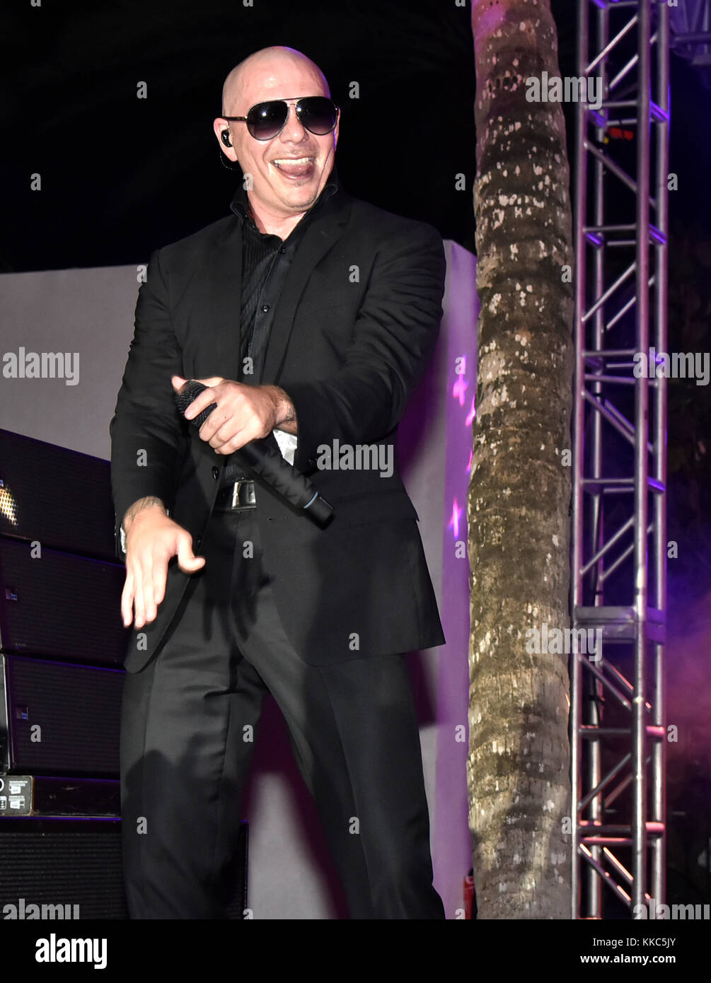 Bal Harbour Fl March 05 Pitbull At Destination Fashion 16 At Bal Harbour Shops On March 5 16 In Bal Harbour Florida People Pitbull Stock Photo Alamy
