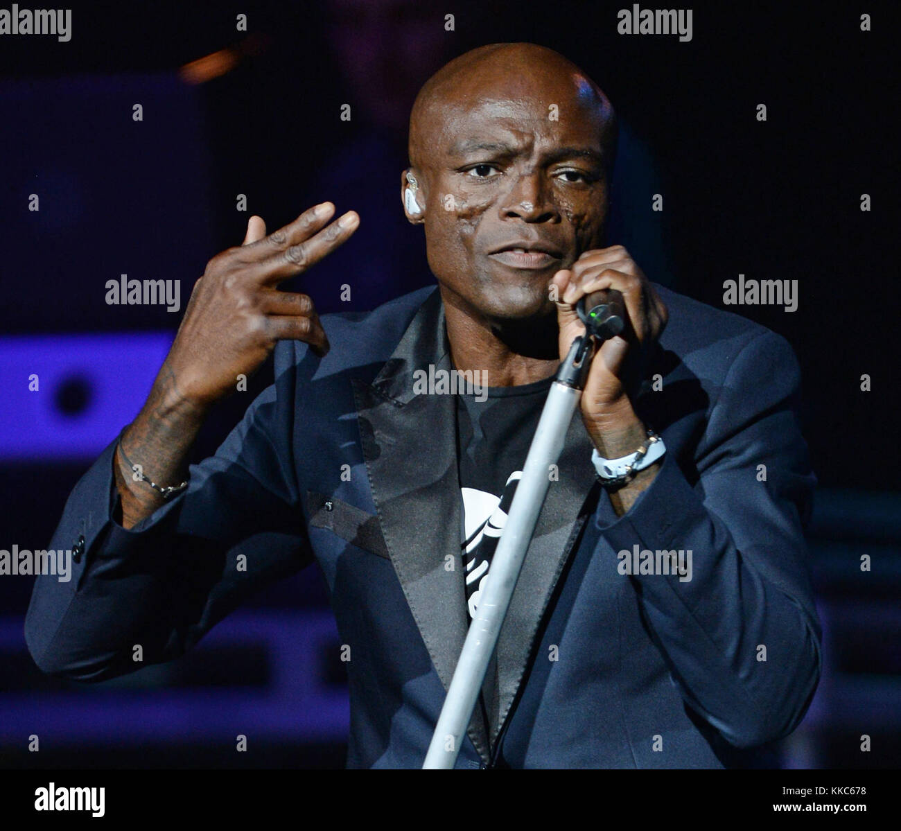 Seal Singer High Resolution Stock Photography and Images Alamy