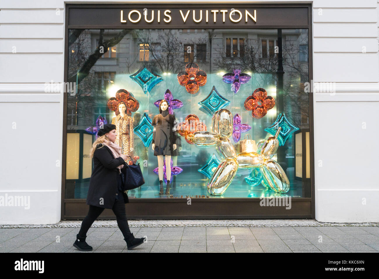 Louis Vuitton Shop With Shoppers Stock Photo - Download Image Now