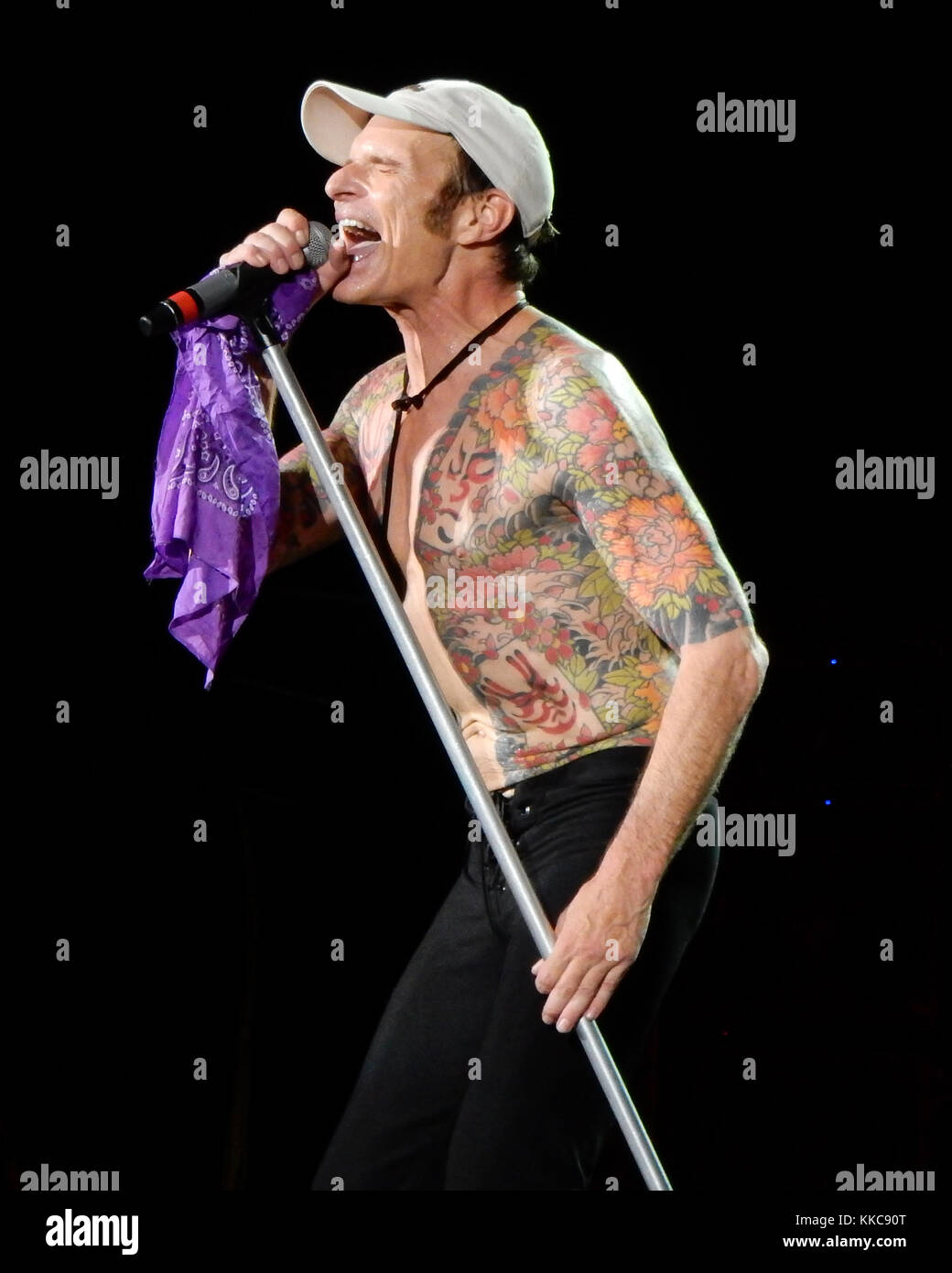 【祝開店！大放出セール開催中】 PHOENIX, AZ - SEPTEMBER 28: David Lee Roth of Van Halen ミュージック