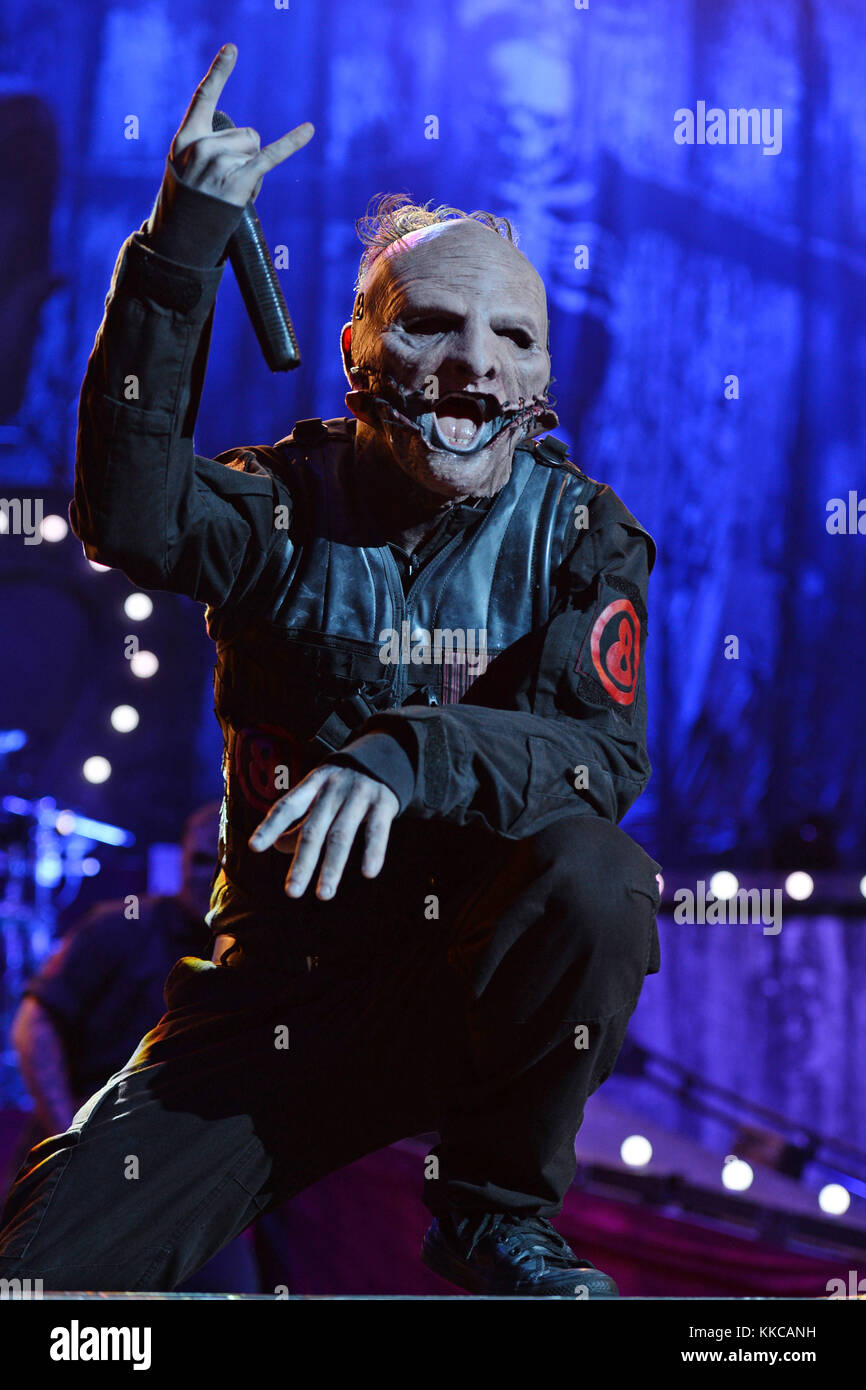 WEST PALM BEACH, FL - JULY 24: Corey Taylor of Slipknot performs at The  Coral Sky Amphitheater on July 24, 2015 in West Palm Beach Florida. People: Corey  Taylor Transmission Ref: MNC5