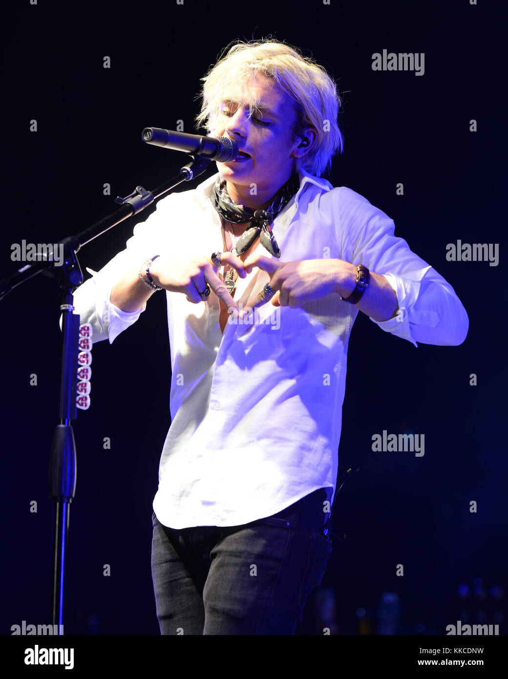 BOCA RATON - JULY 8:  Ross Lynch of R5 performs at the Mizner Park Amphitheatre on July 8, 2015 in Boca Raton, Florida  People:  Ross Lynch Stock Photo