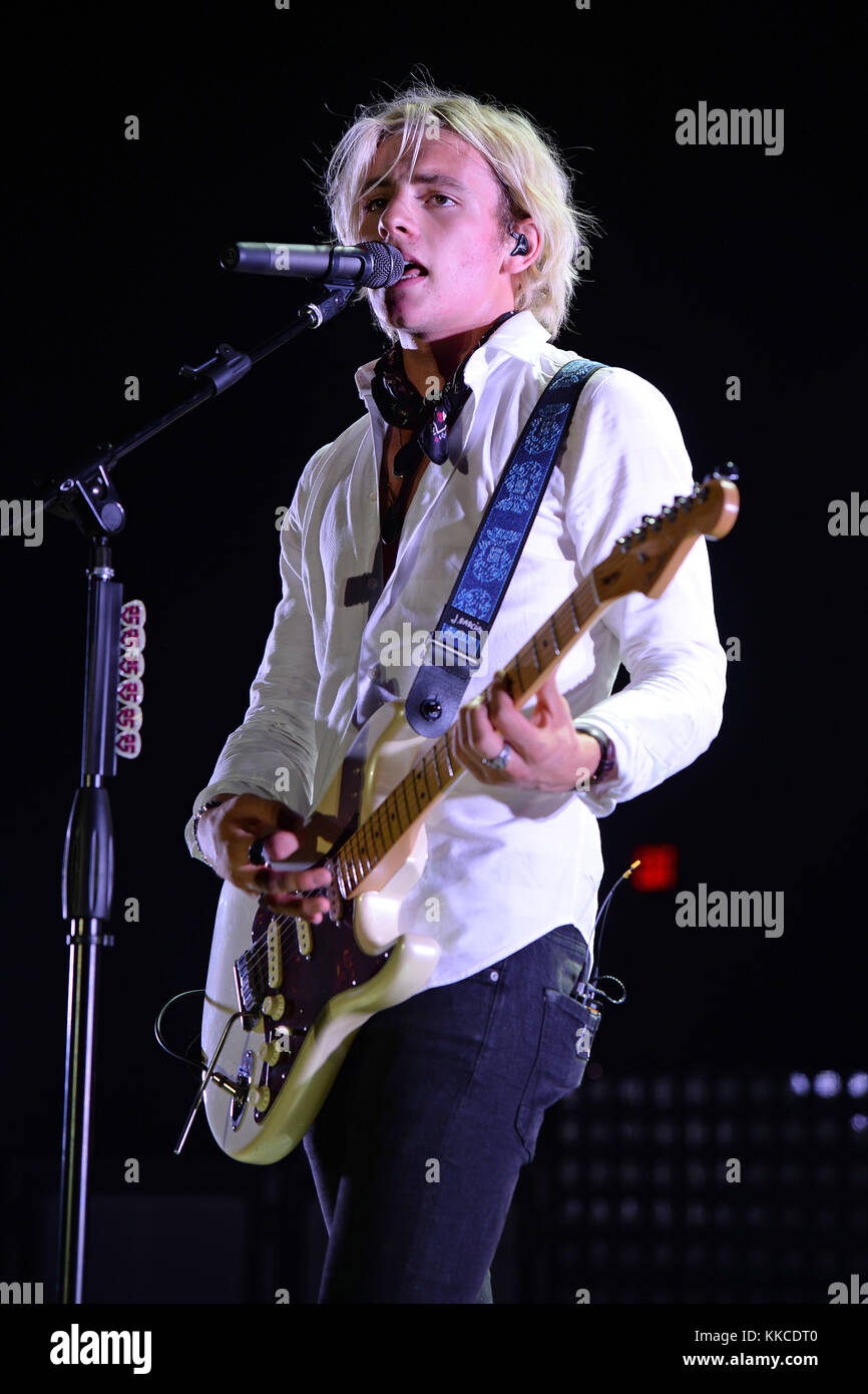 BOCA RATON JULY 8 Ross Lynch of R5 performs at the Mizner Park