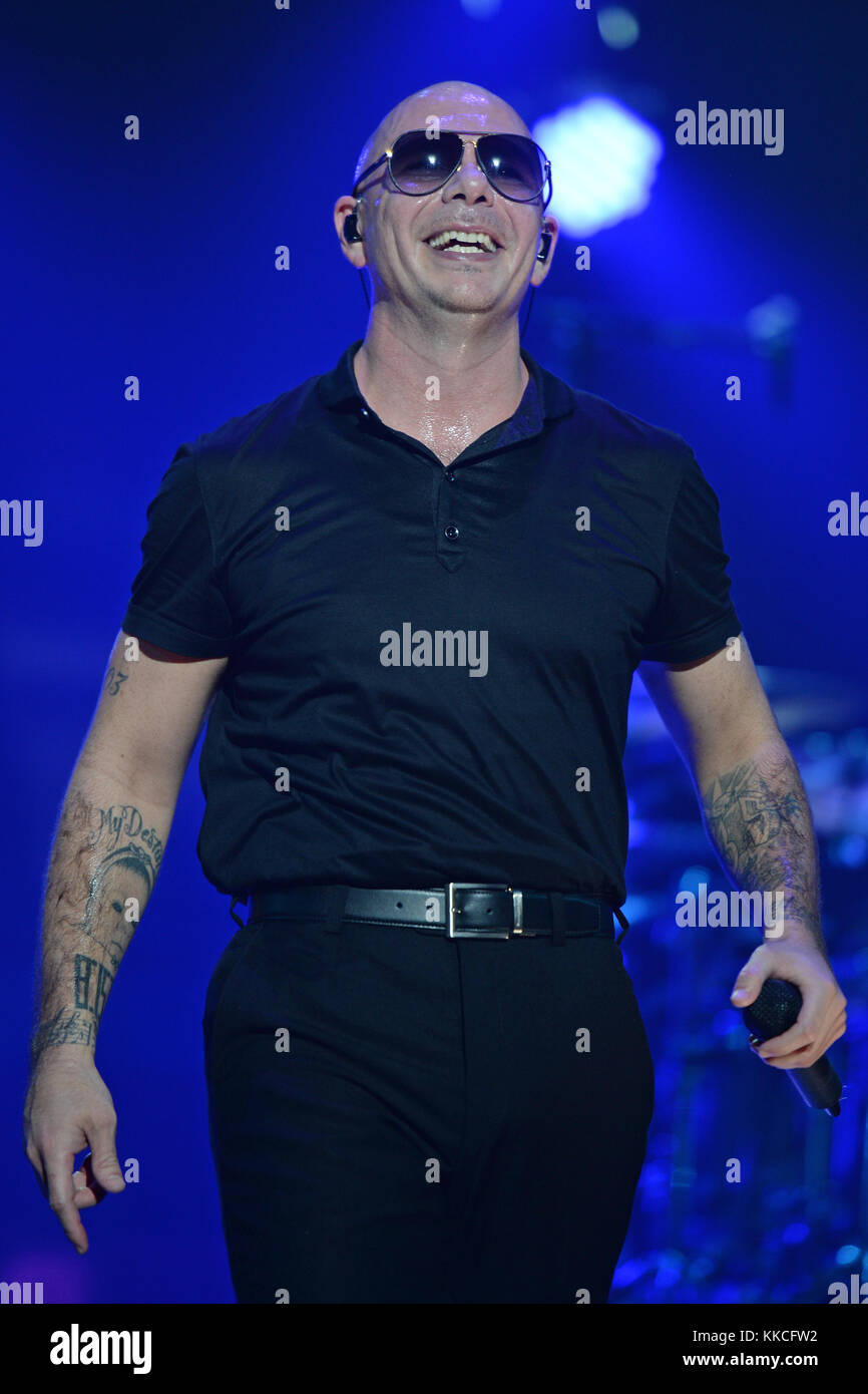 Pitbull singer hi-res stock photography and images - Alamy